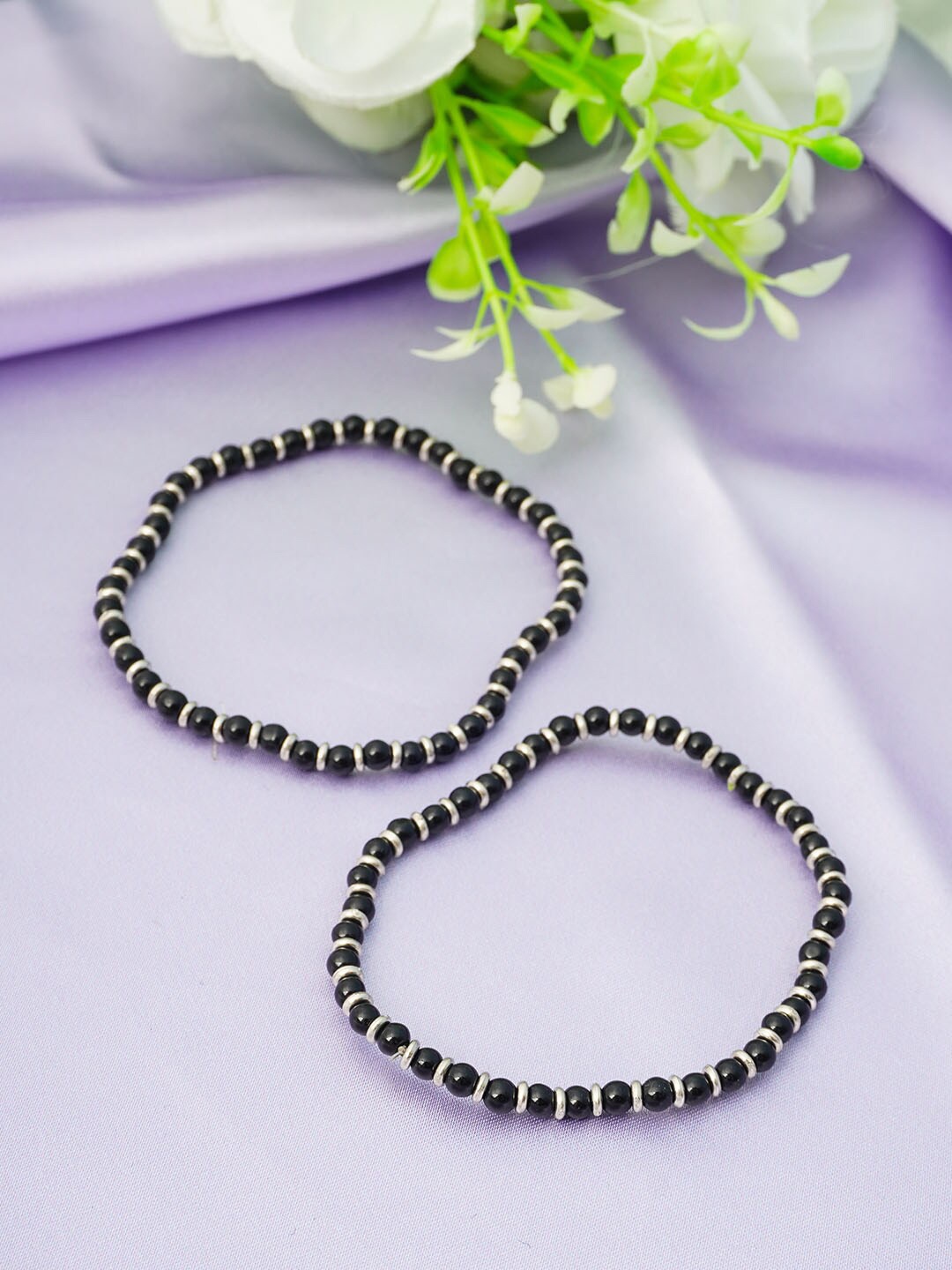 

Urmika Silver-Toned & Black Beaded Enamelled Anklet