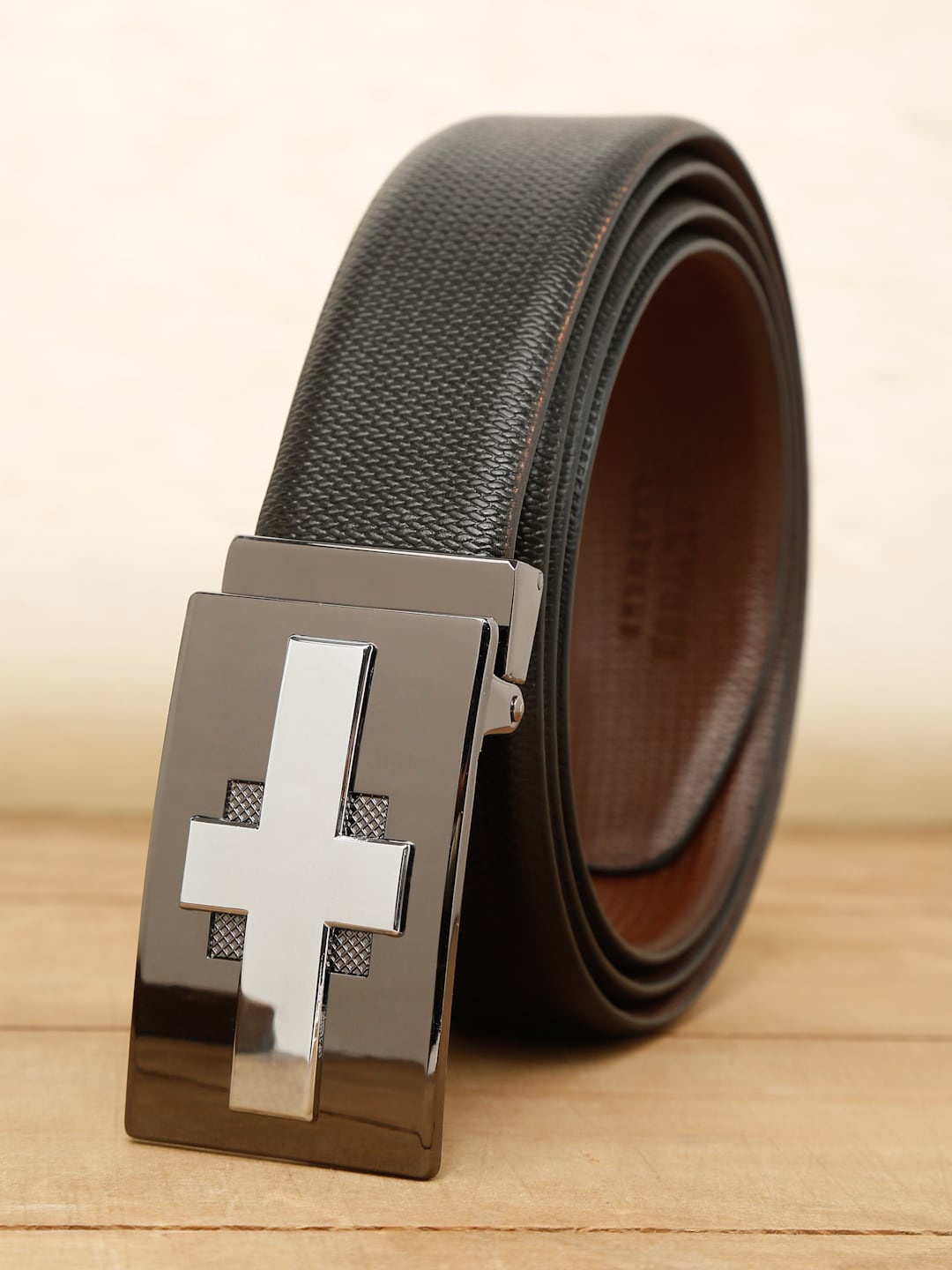 

Teakwood Leathers Men Black Textured Leather Belt