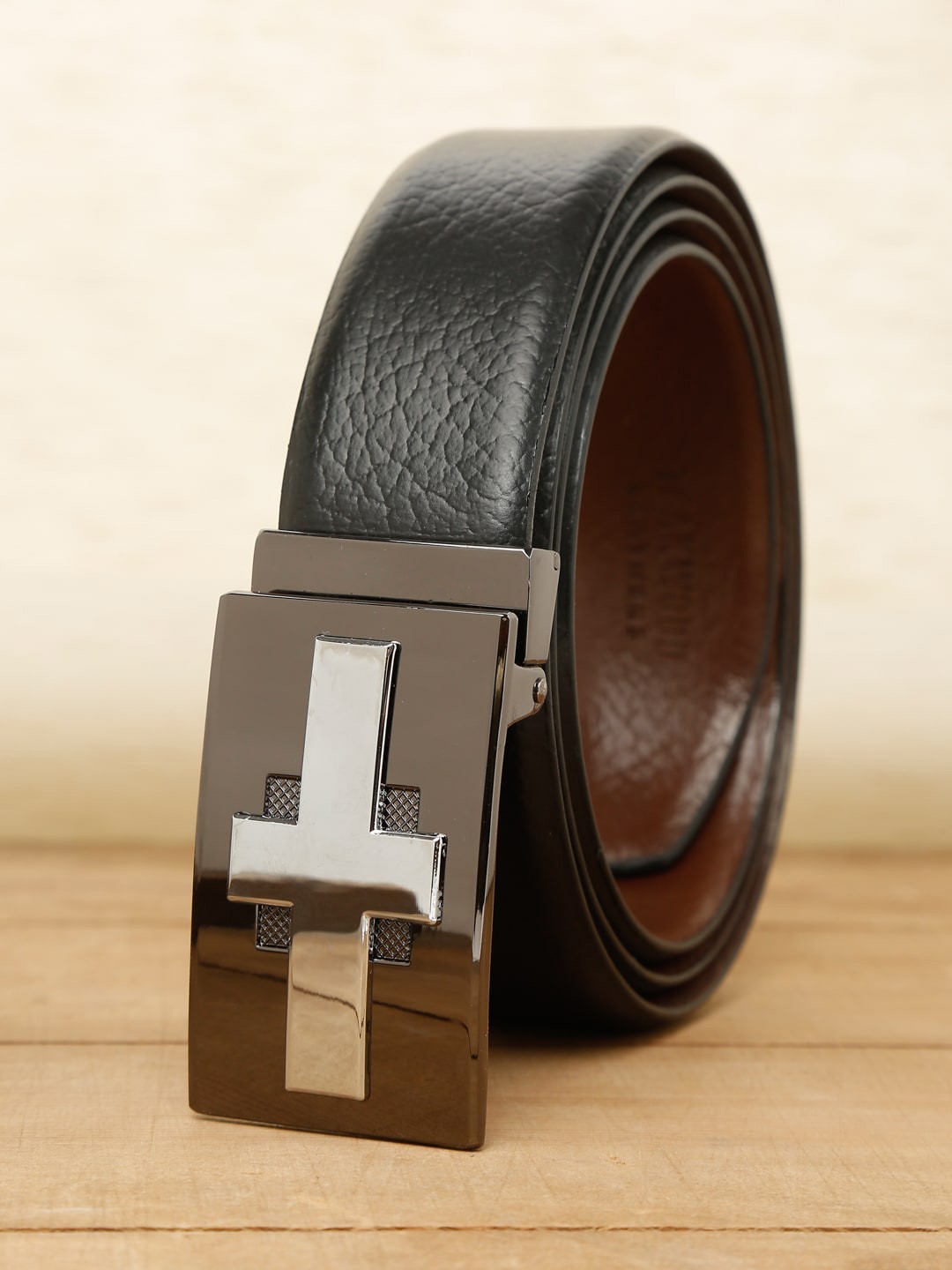 

Teakwood Leathers Men Black Textured Leather Belt