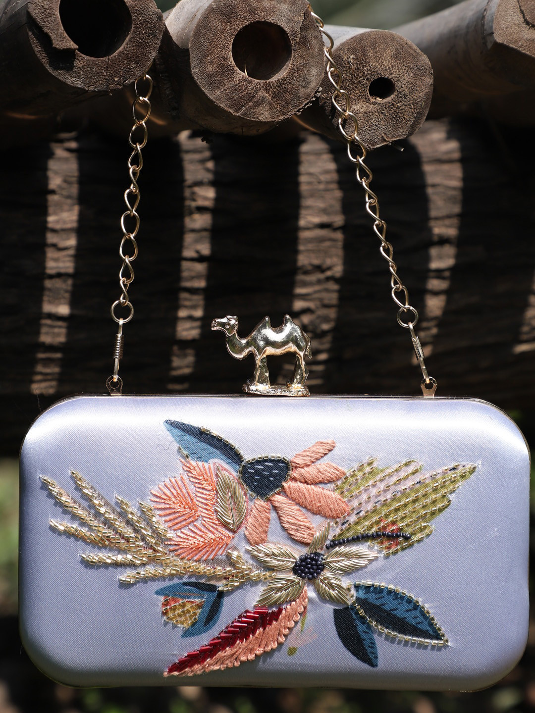 

Swisni Women Silver-Toned & Peach-Coloured Embroidered camel lock clutch