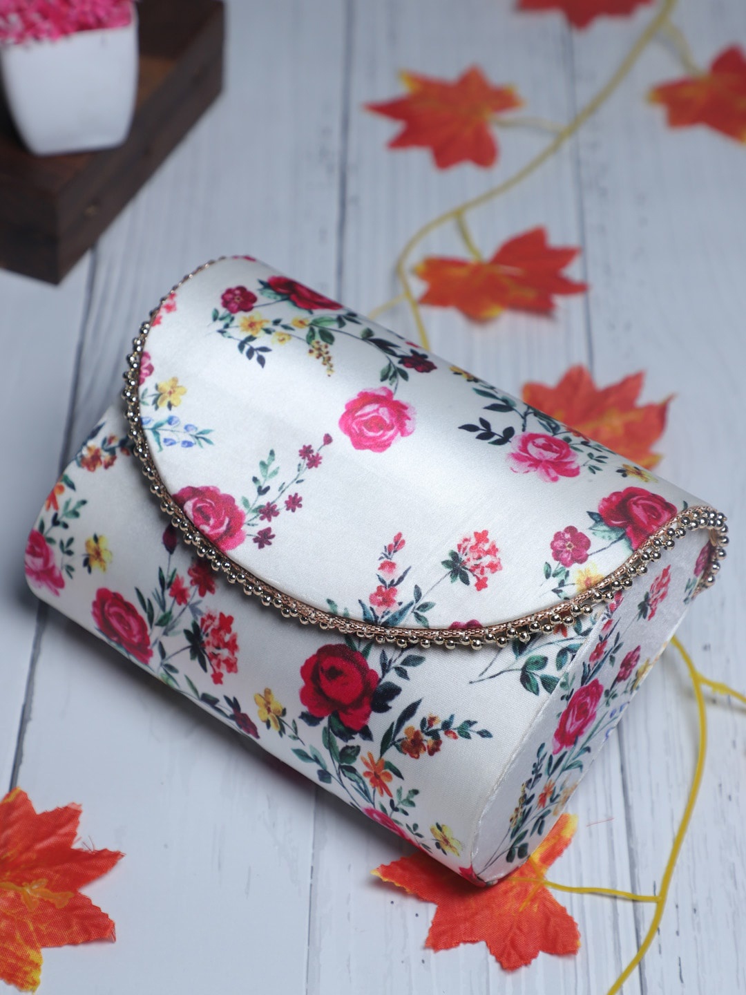 

Swisni White & Pink Floral Printed Purse Clutch