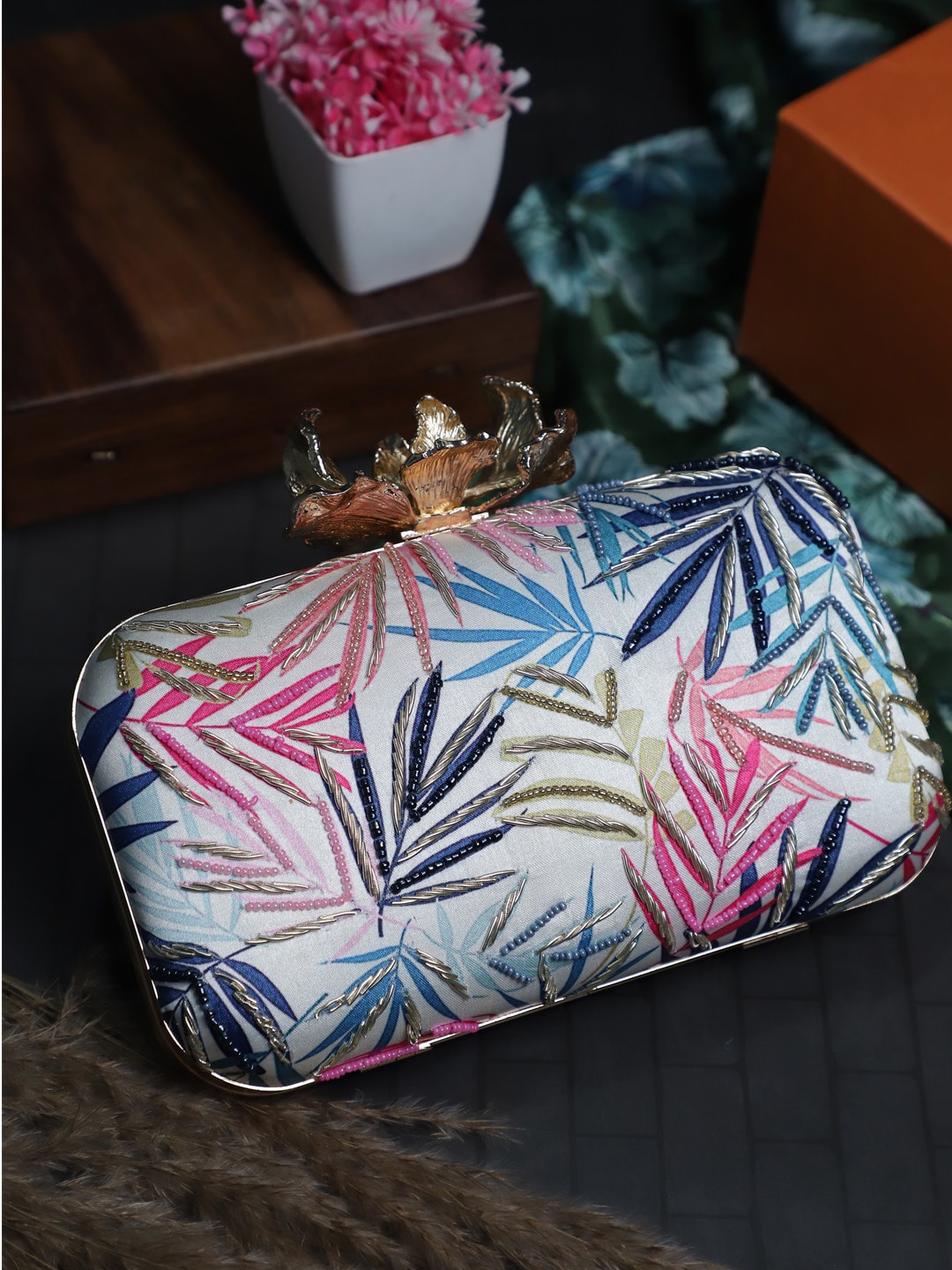 

Swisni Multicoloured & White Embellished Box Clutch, Multi