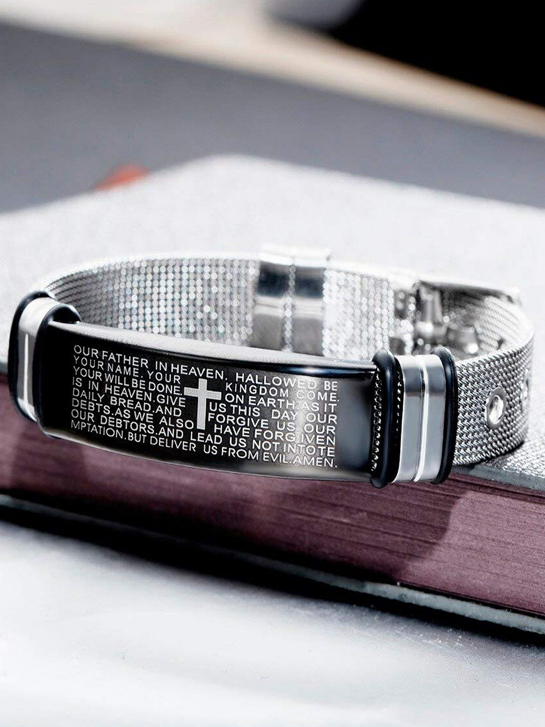 

UNIVERSITY TRENDZ Unisex Silver-Toned & Black Wraparound Bracelet