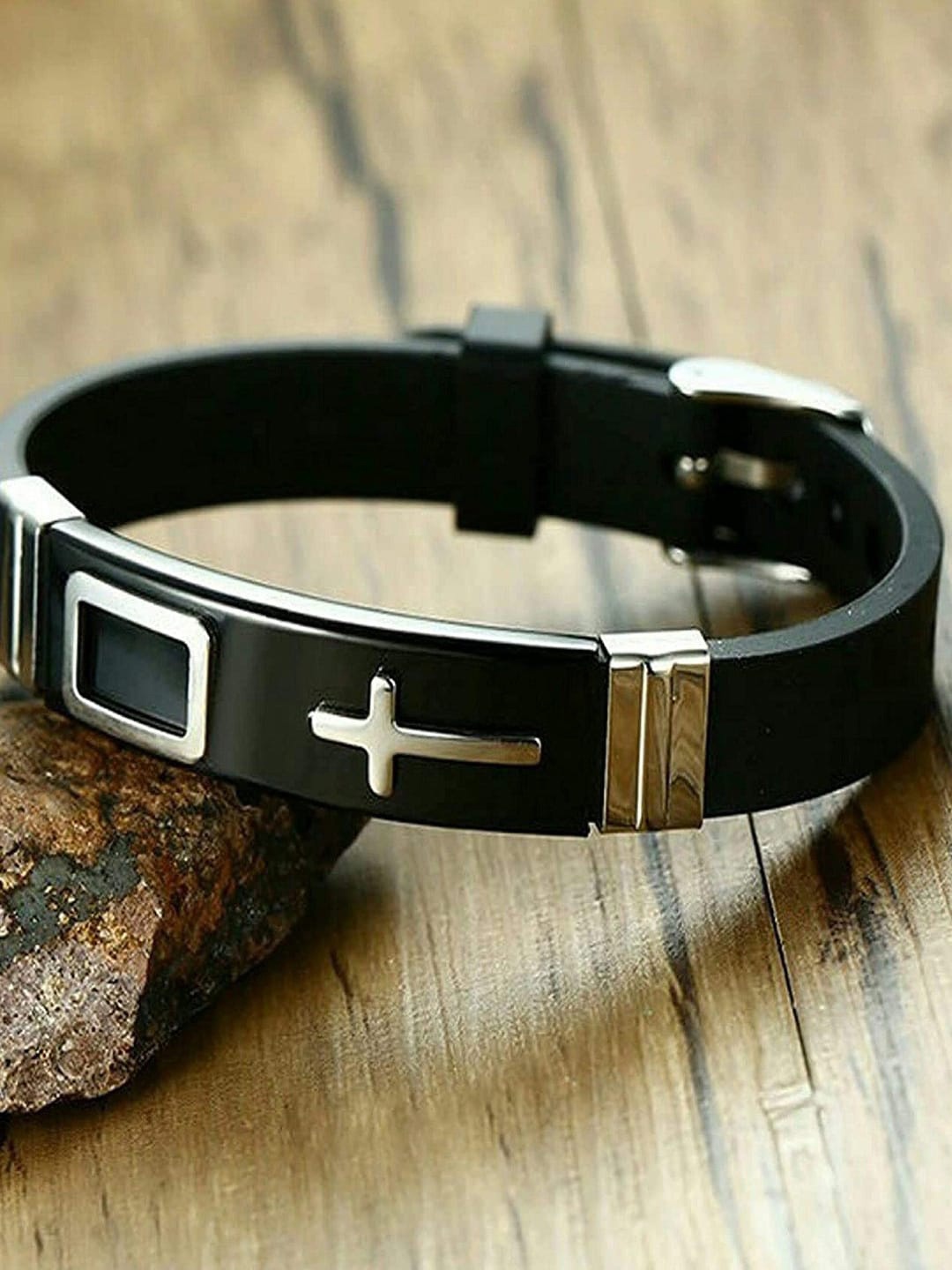 

UNIVERSITY TRENDZ Unisex Silver Black Silicone Strip Bracelet