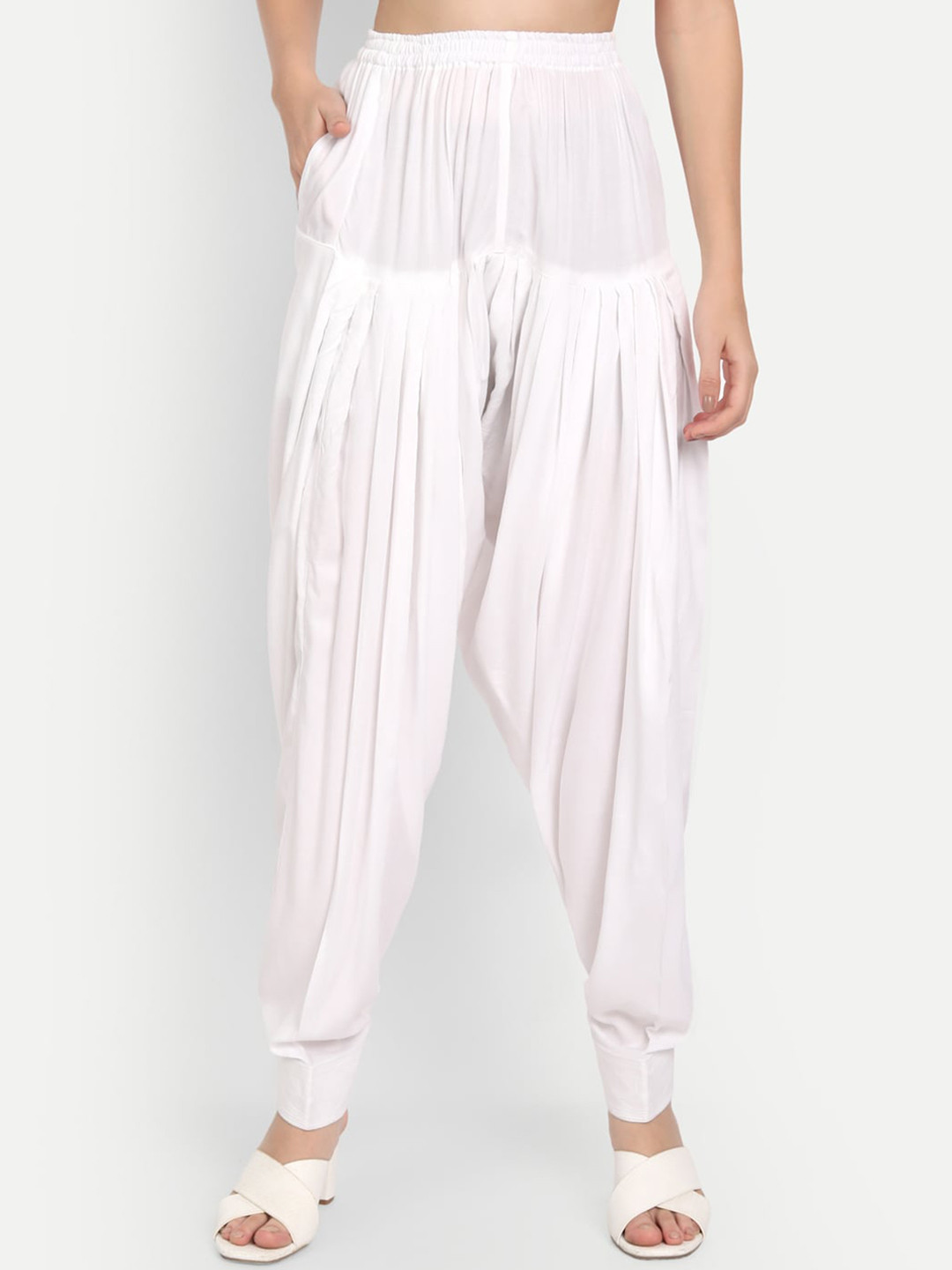 

APELLA Women White Solid Loose-Fit Salwar