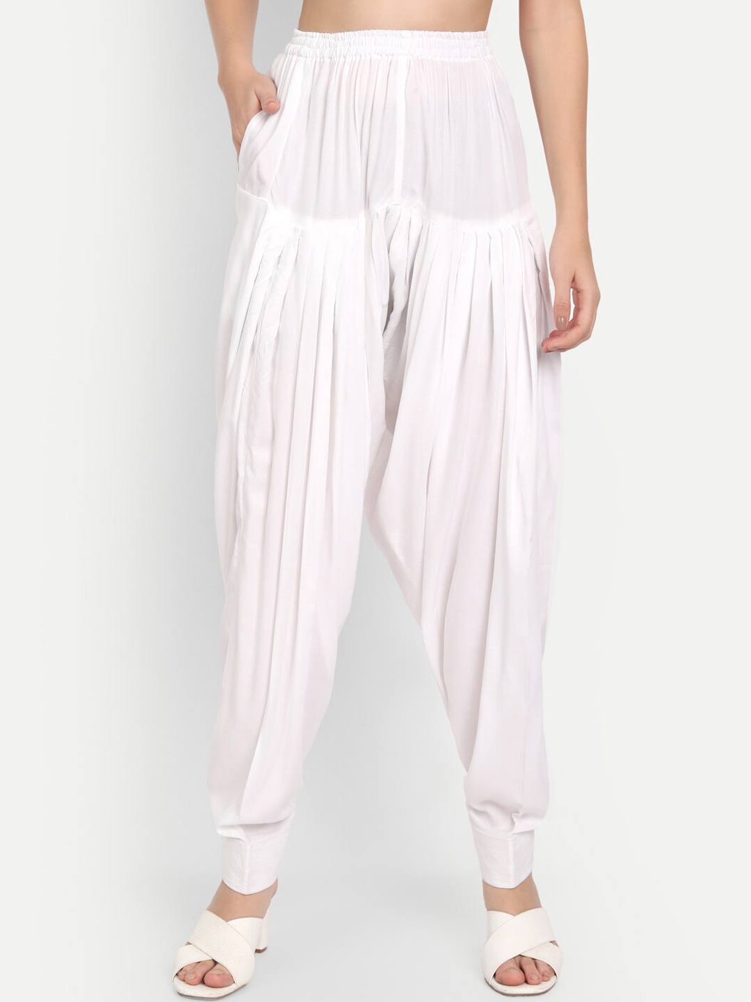 

APELLA Women White Solid Loose-Fit Salwar