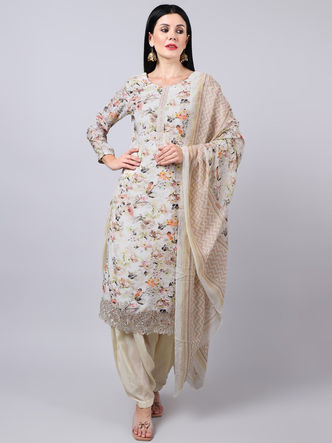 

Stylee LIFESTYLE Women Off White Floral Printed Patchwork Pure Silk Kurta Set