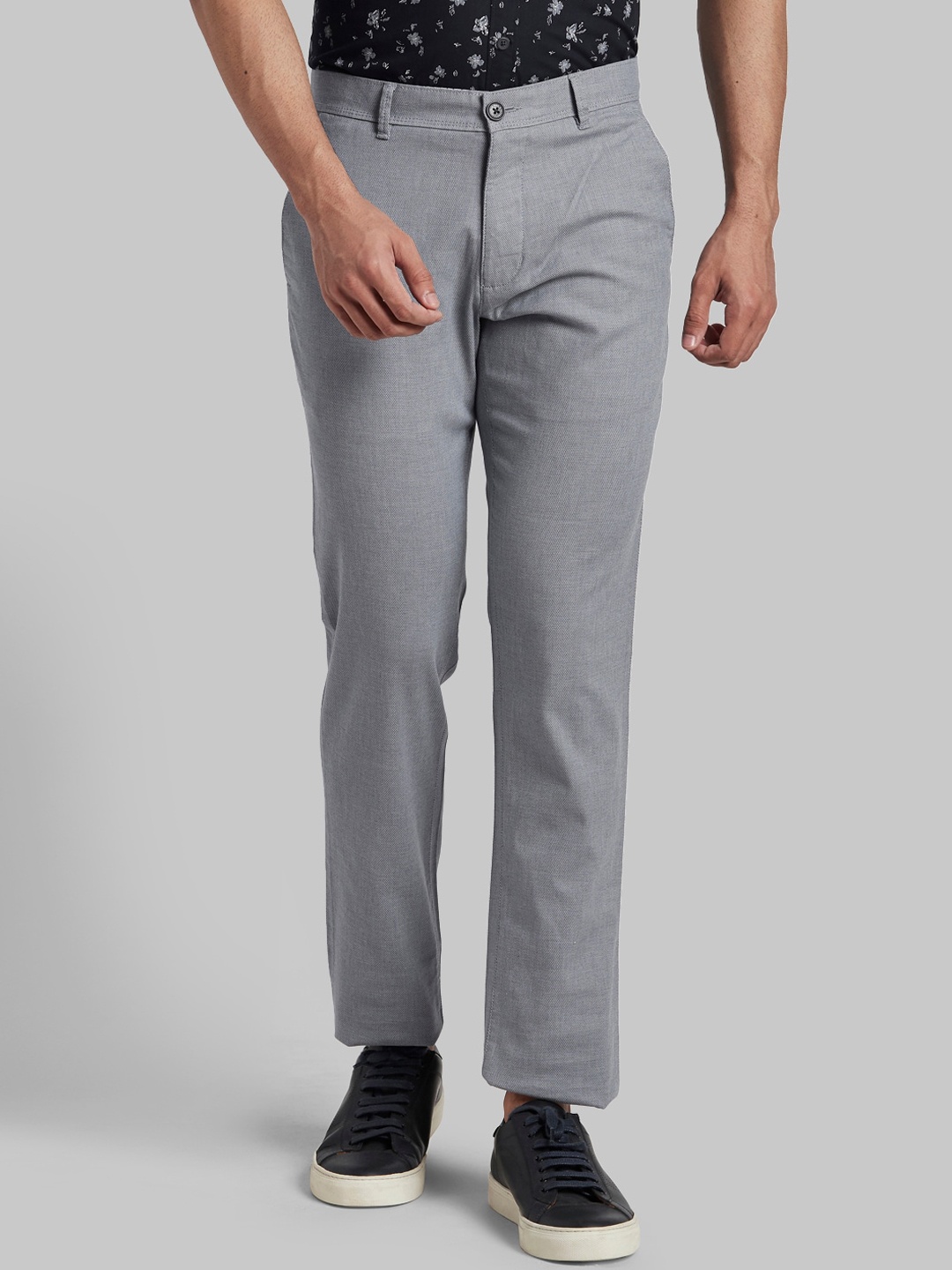 

Parx Men Blue Solid Cotton Tapered Fit Trousers