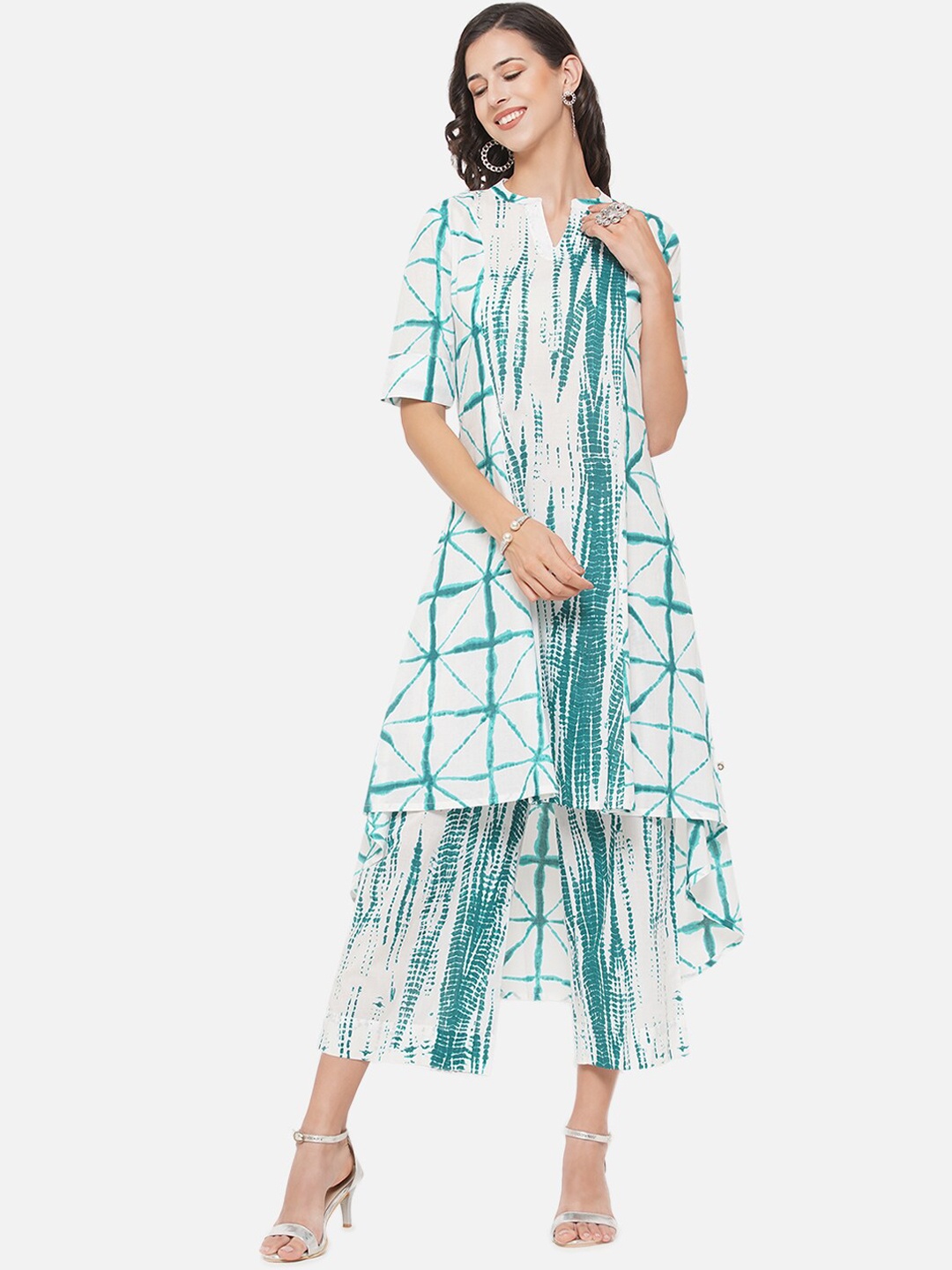 

FABNEST Women Green And White Dyed Asymmetric Kurta
