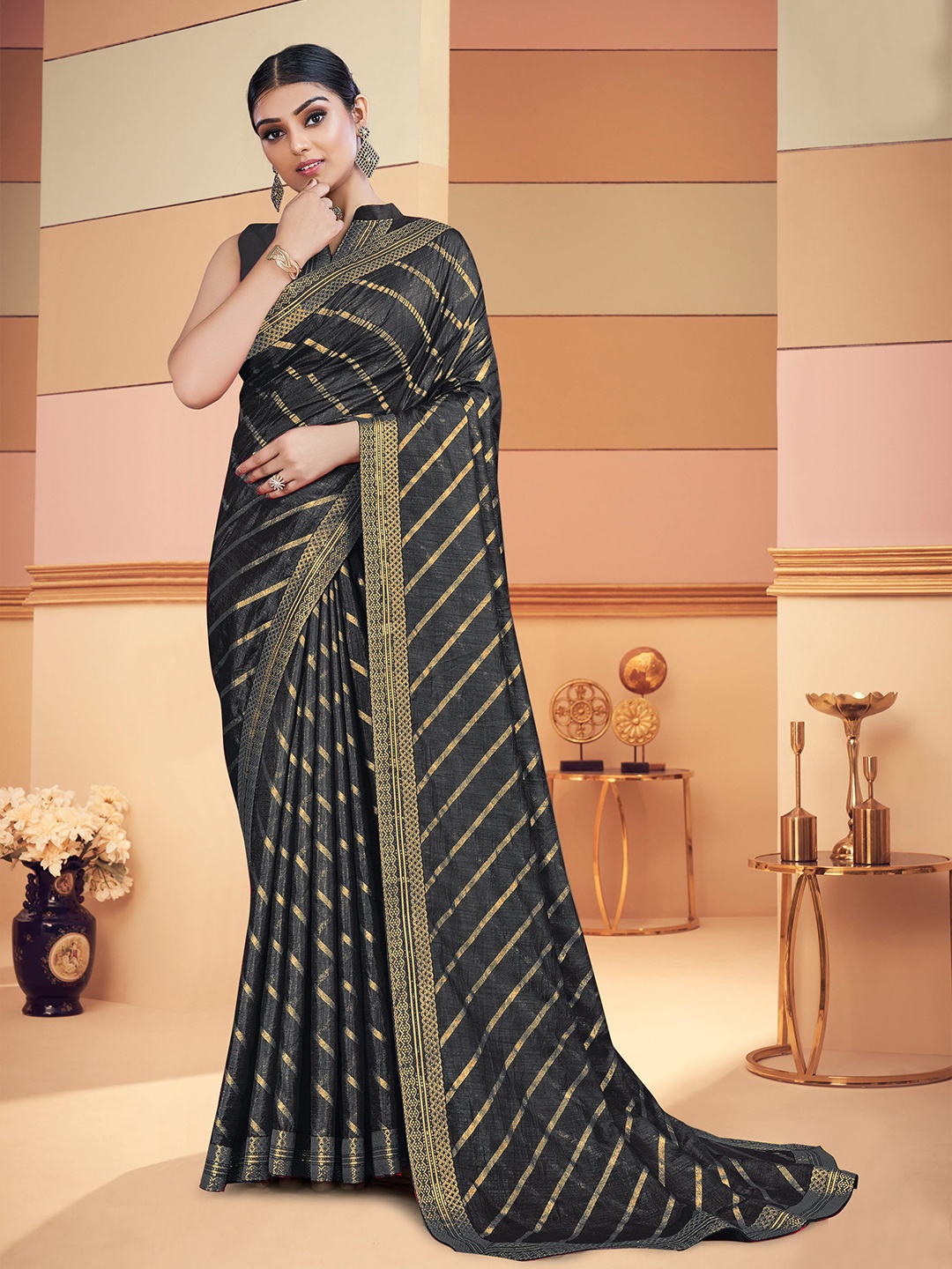 

TEREZA Grey & Gold-Toned Leheriya Silk Blend Leheriya Saree