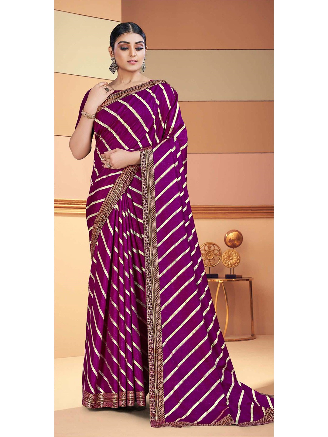 

TEREZA Women Magenta & Gold-Toned Silk Blend Leheriya Saree