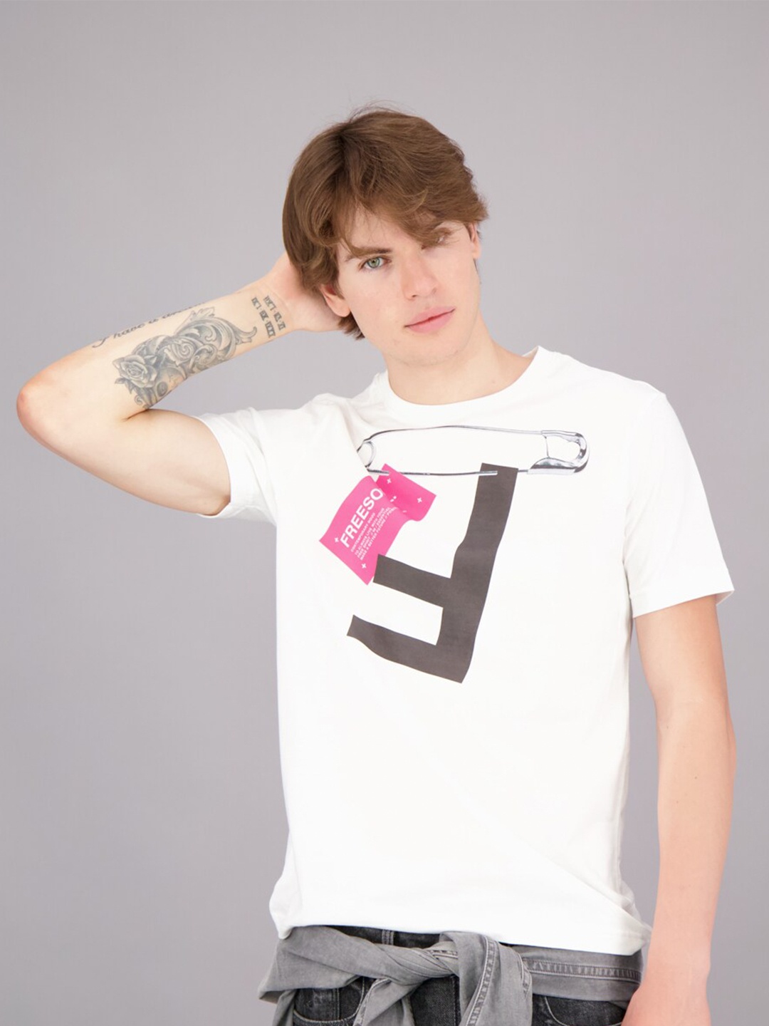 

FREESOUL Men White Typography Printed Applique T-shirt