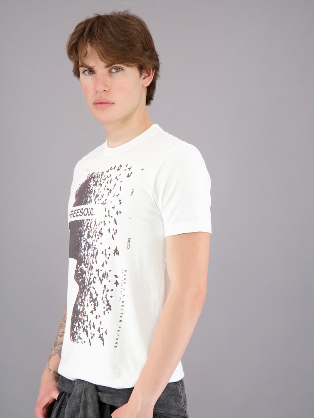 

FREESOUL Men White Typography Printed Raw Edge T-shirt