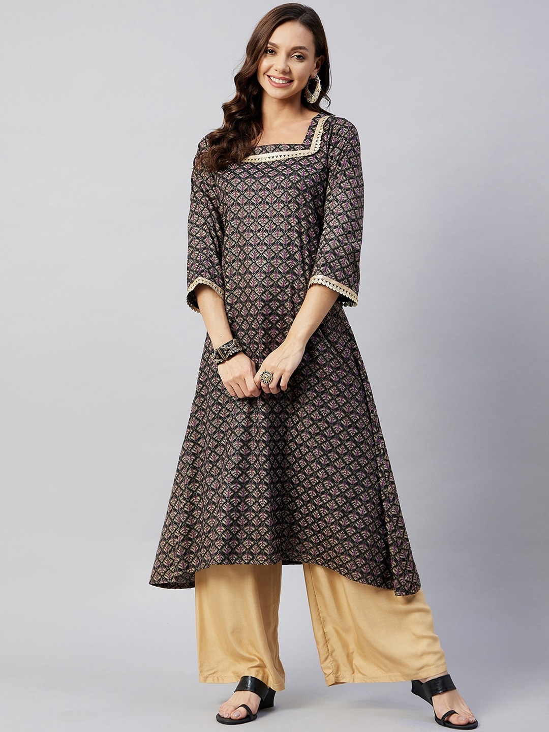 

InWeave Women Black & Gold-Toned Geometric Printed Kurta