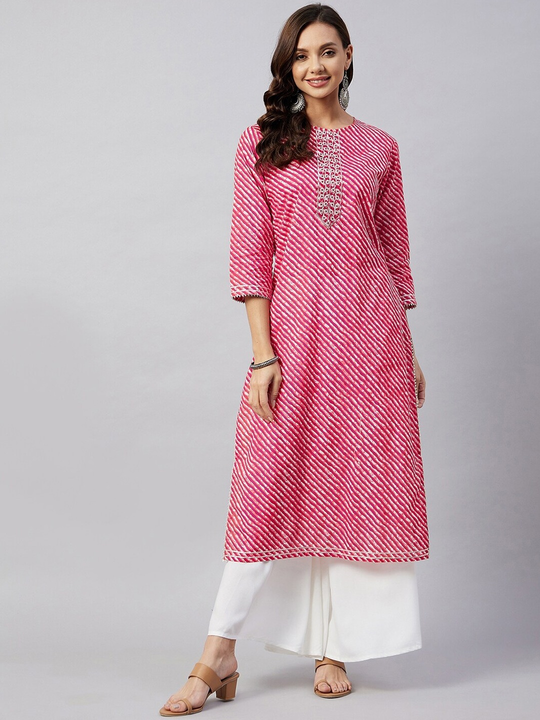 

InWeave Women Red & White Leheriya Printed Kurta