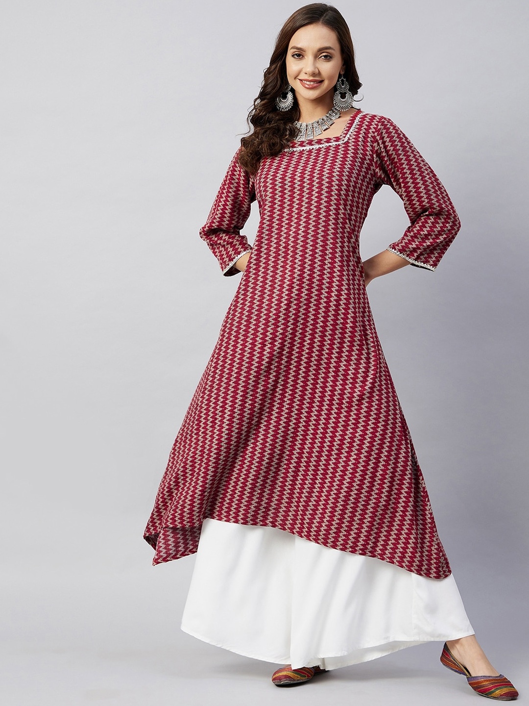 

InWeave Women Maroon & Silver-Toned Geometric Kurta