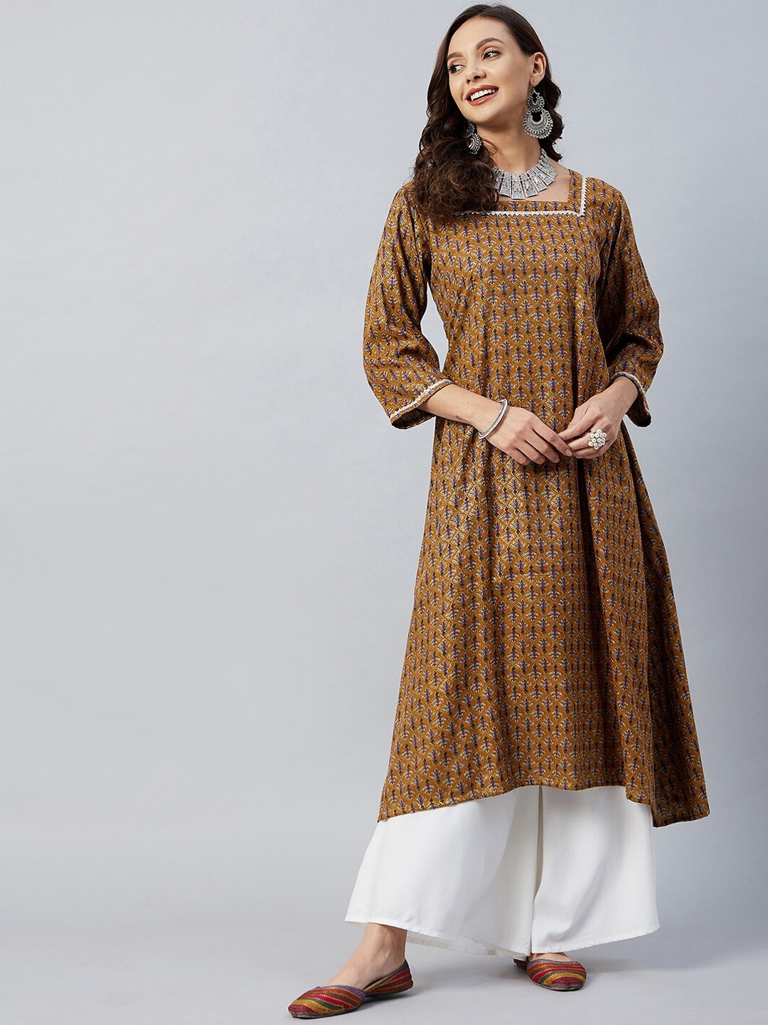 

InWeave Women Mustard Yellow & Purple Geometric Printed Kurta