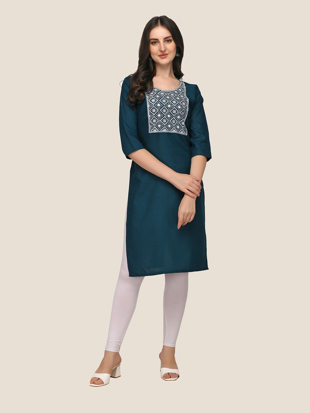 

Anjaneya Sarees Women Blue & White Floral Embroidered Thread Work Kurta