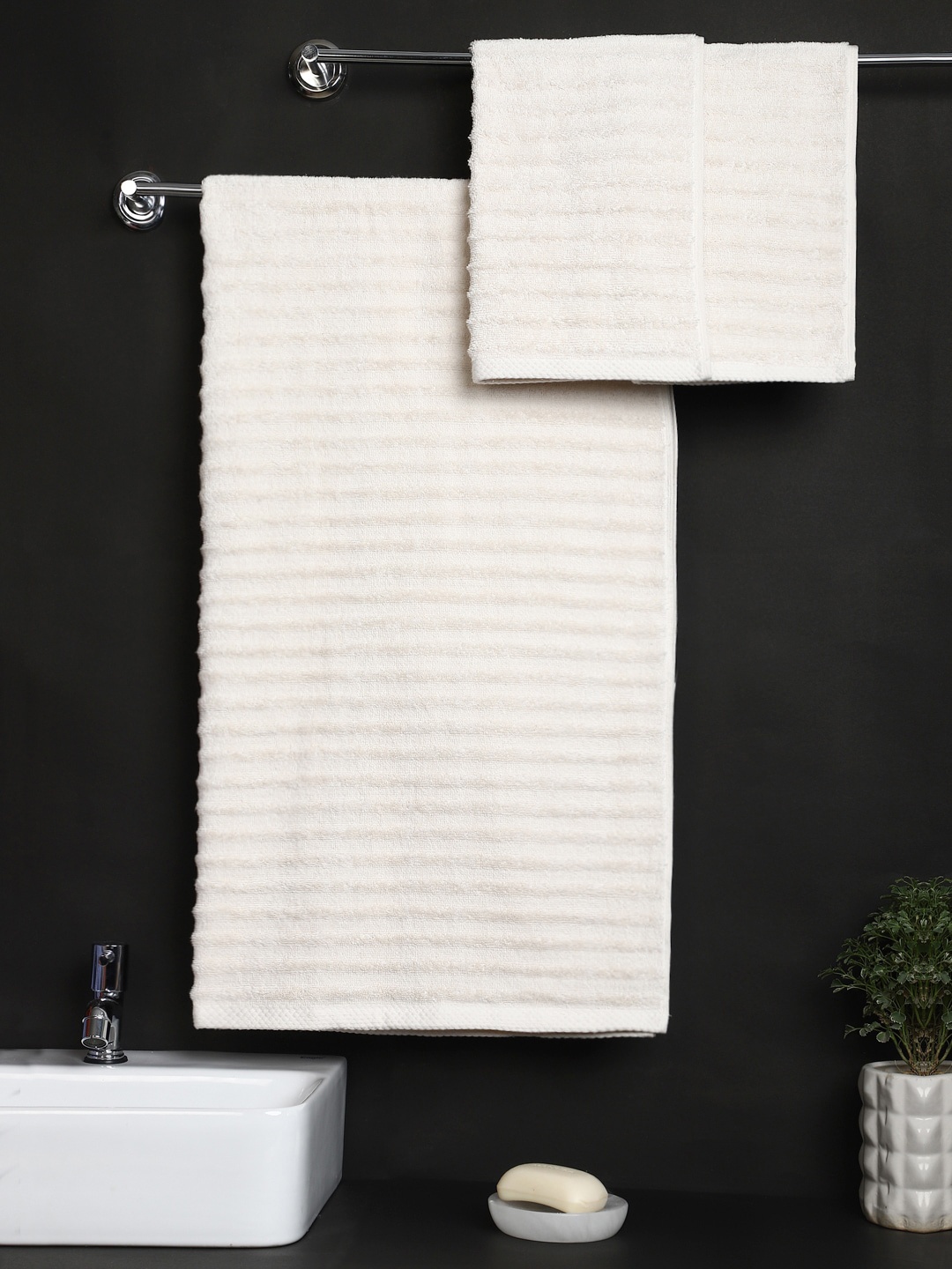 

Raymond Home Set Of 3 Solid 550GSM Pure Cotton Towel Set, White