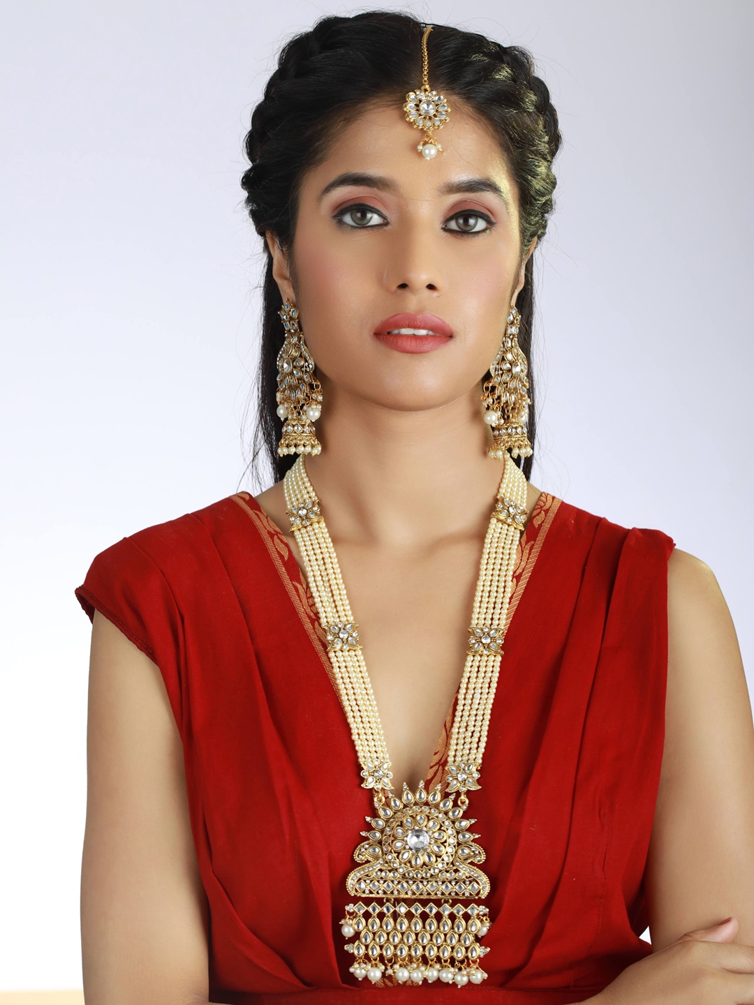 

Jazz and Sizzle Gold-Plated White Kundan-Studded & Beaded Handcrafted Jewellery Set