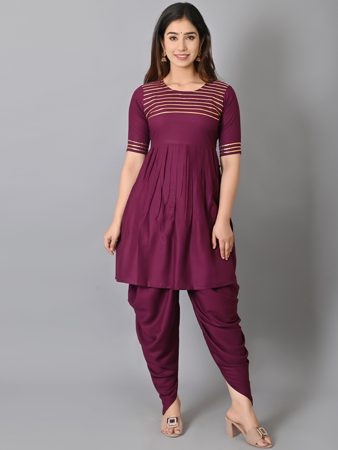 

VASTRAMANIAA Women Purple Gotta Patti Kurta with Dhoti Pants