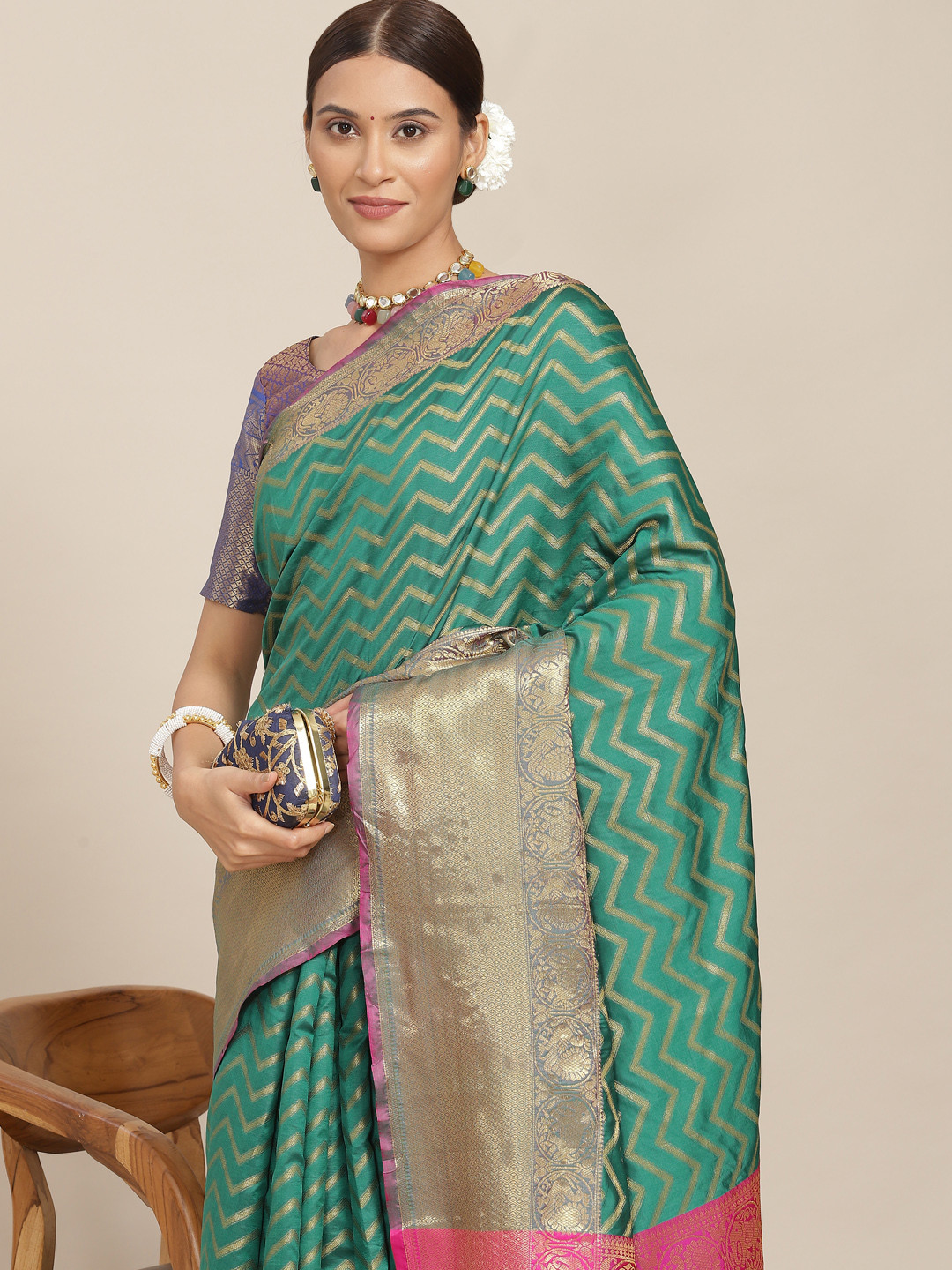 

Mitera Green & Pink Ethnic Motifs Zari Art Silk Kasavu Saree with Blouse Piece