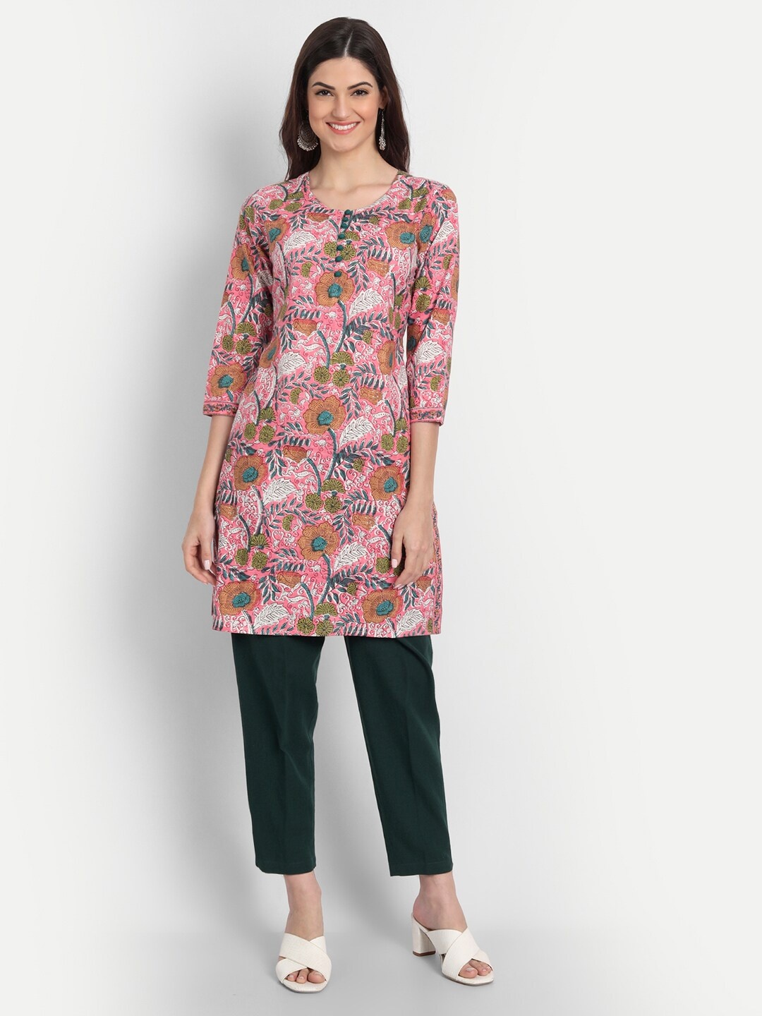 

SUTI Pink & Green Floral Printed Straight Fit Pure Cotton Kurti