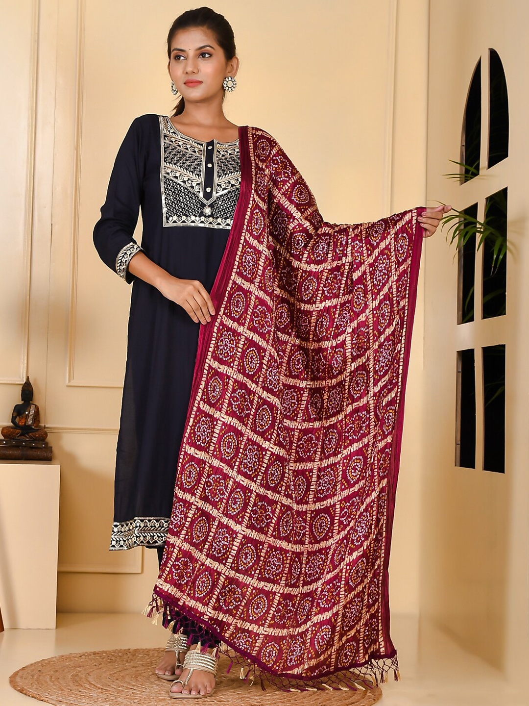 

Kesarya Maroon & Gold-Toned Bandhani Printed Dupatta