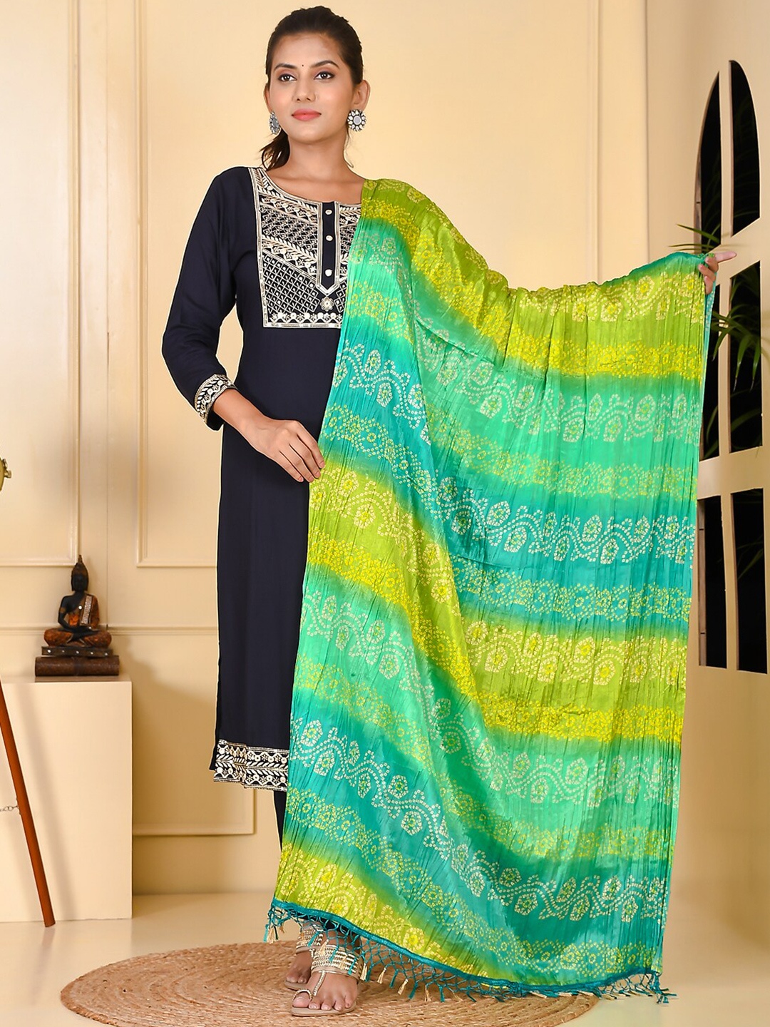 

Kesarya Women Blue & Yellow Checked Tie and Dye Dupatta