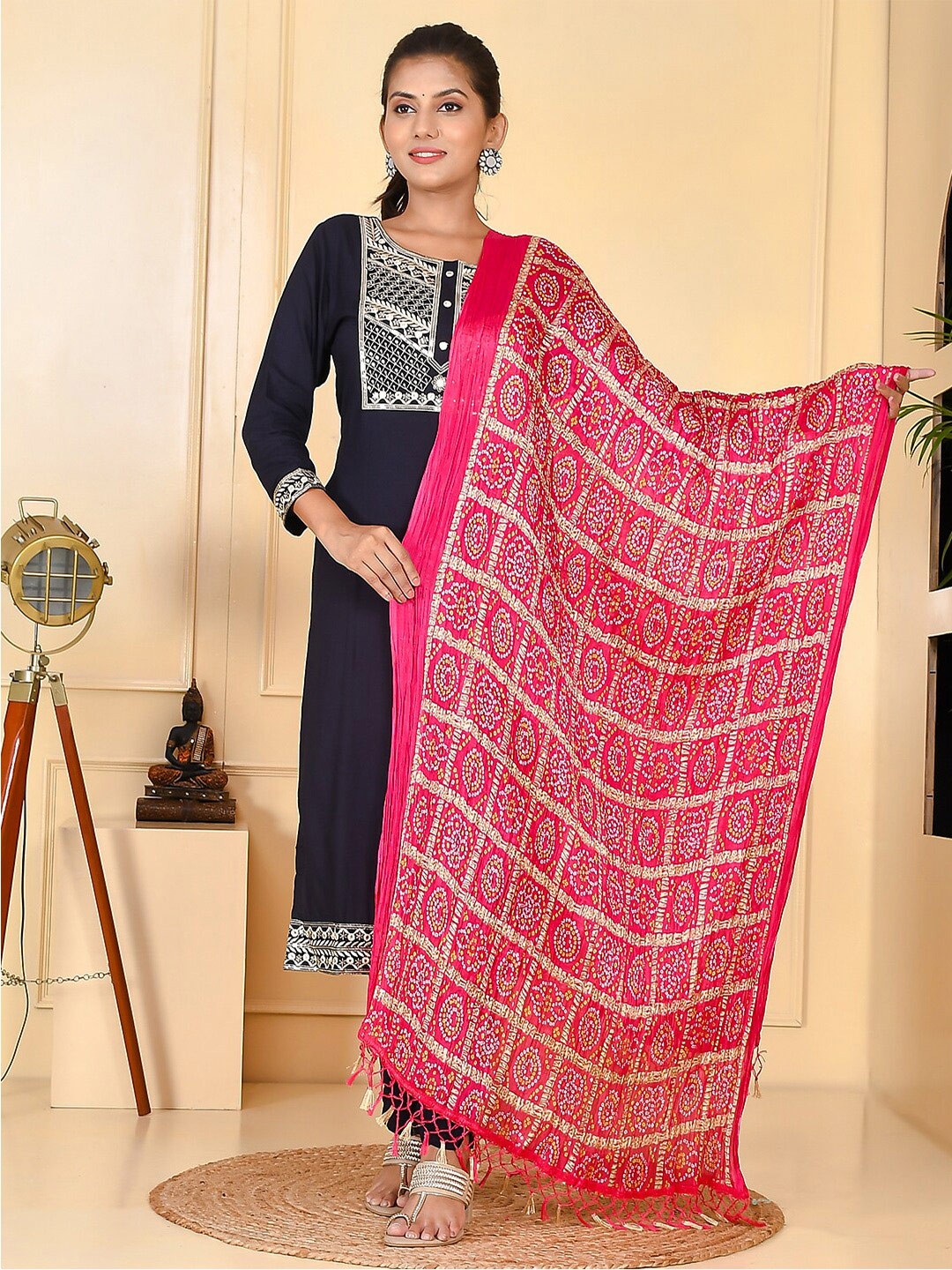 

Kesarya Pink & Gold-Toned Printed Dupatta