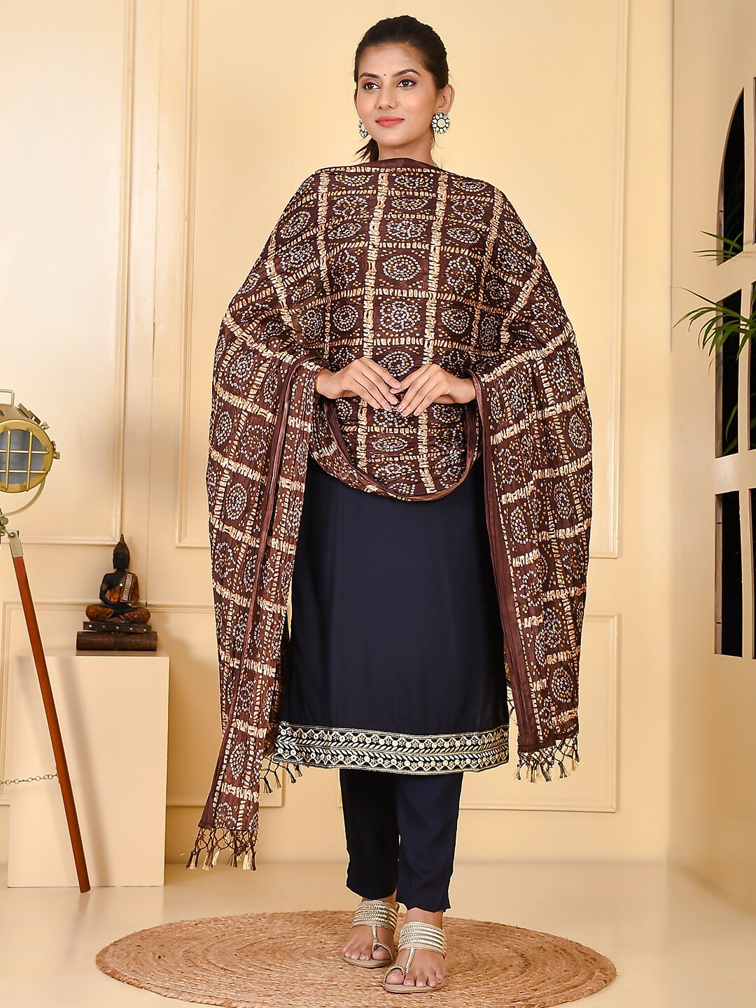 

Kesarya Women Brown Checked Tie and Dye Dupatta