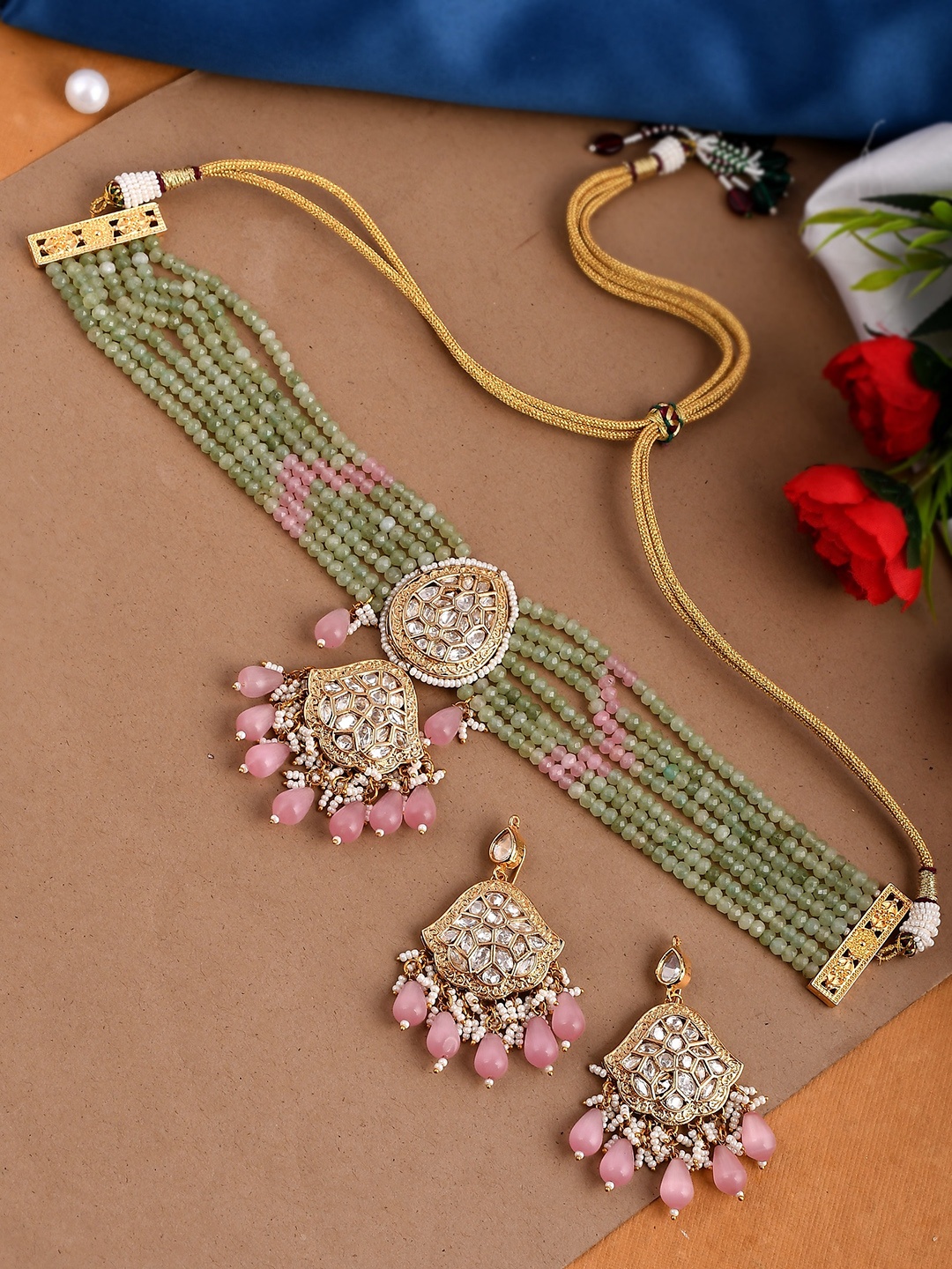 

DASTOOR Women Gold-Plated Pink & Green Kundan-Studded & Beaded Jewellery Set