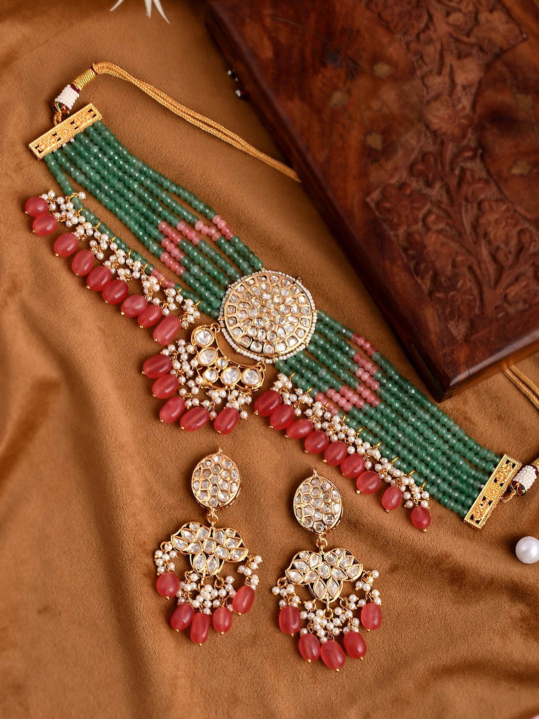 

DASTOOR 24K Gold-Plated Gold Toned Kundan Studded Polki Choker Jewellery Set, Peach