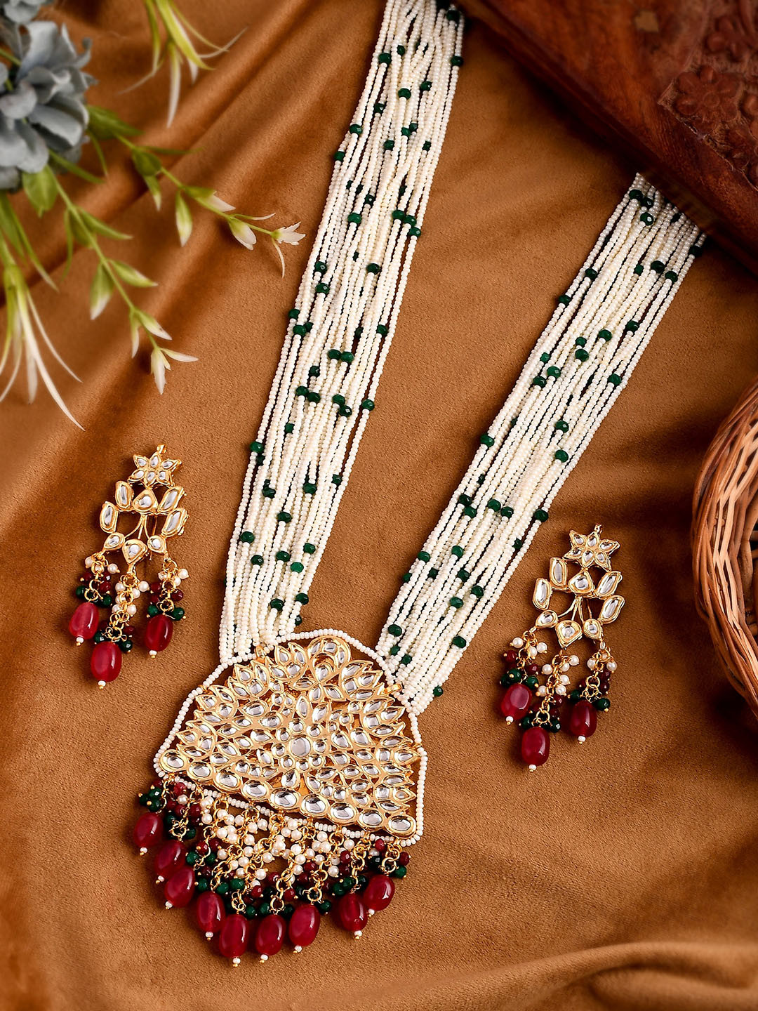 

DASTOOR Gold-Plated Green & White Kundan-Studded & Beaded Jewellery Set