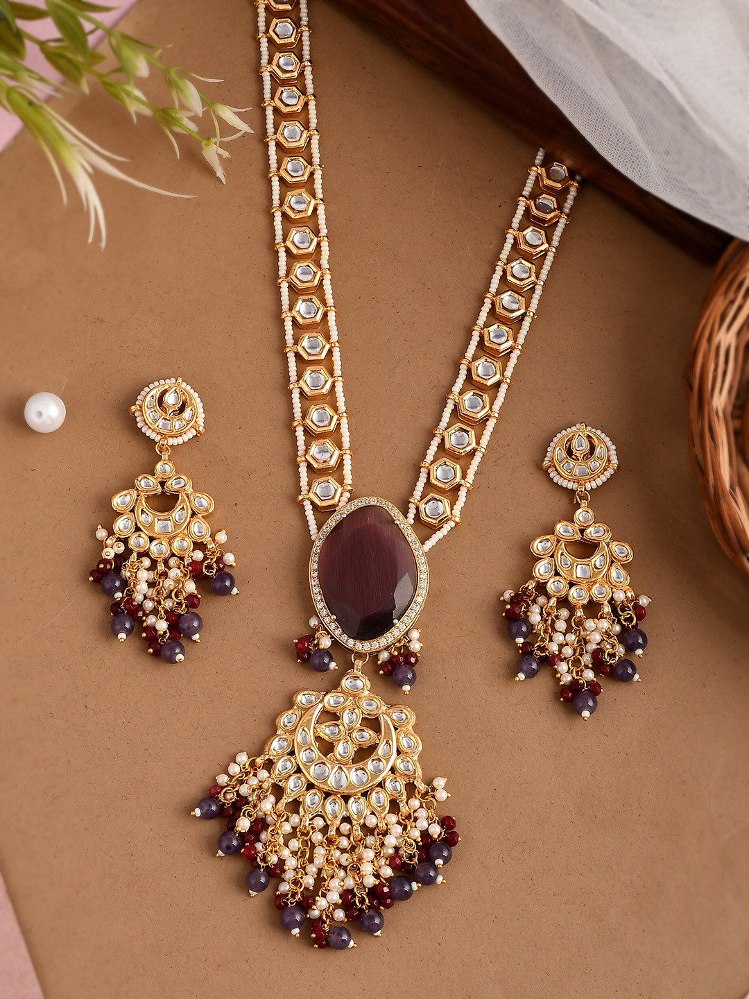 

DASTOOR Women Gold-Plated White & Brown Kundan-Studded & Beaded Jewelry Set