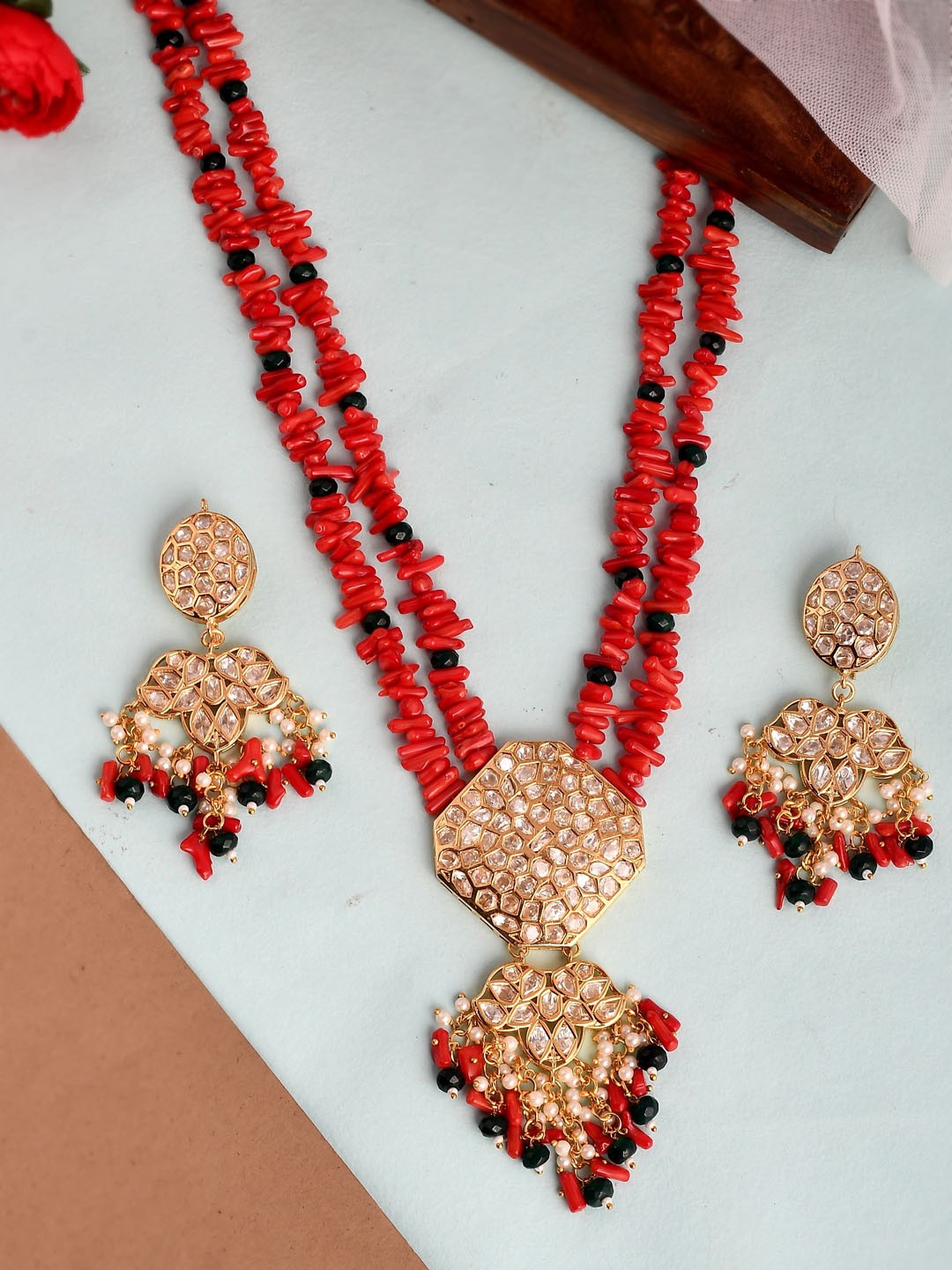 

DASTOOR Gold-Plated Red & White Kundan-Studded & Beaded Jewellery Set
