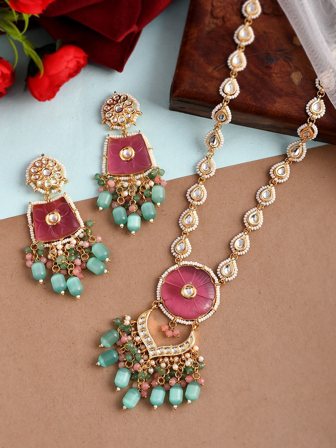 

DASTOOR Women Gold-Plated 24K Pink Kundan Studded & Beaded Jewellery Set