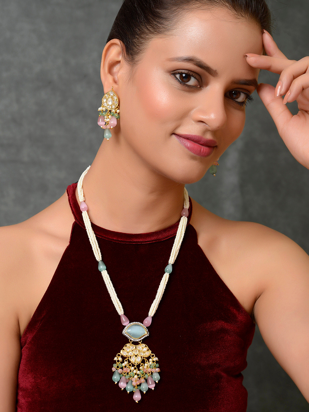 

DASTOOR Women Gold-Plated Pink & Green Kundan-Studded & Beaded Jewelry Set