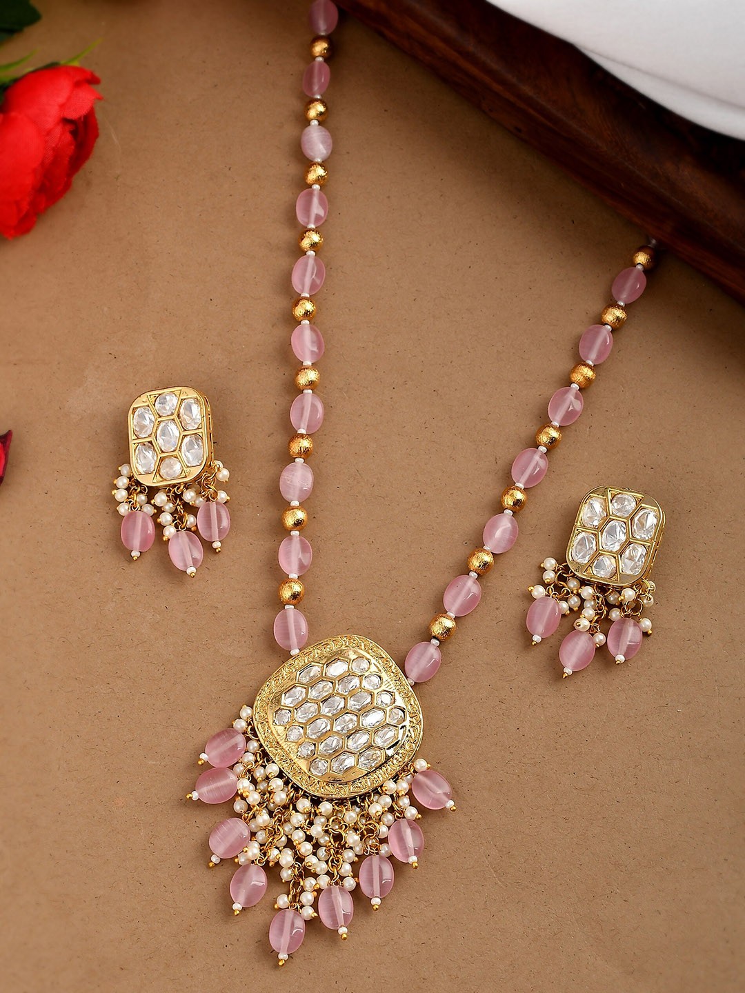 

DASTOOR 24K Gold-Plated Gold Toned Kundan Studded & Beaded Jewellery Set