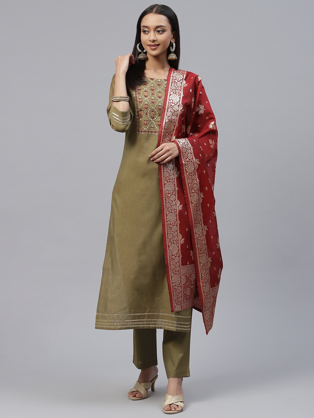 

RAJGRANTH Women Olive Green Floral Embroidered Thread Work Kurta with Trousers & With Dupatta