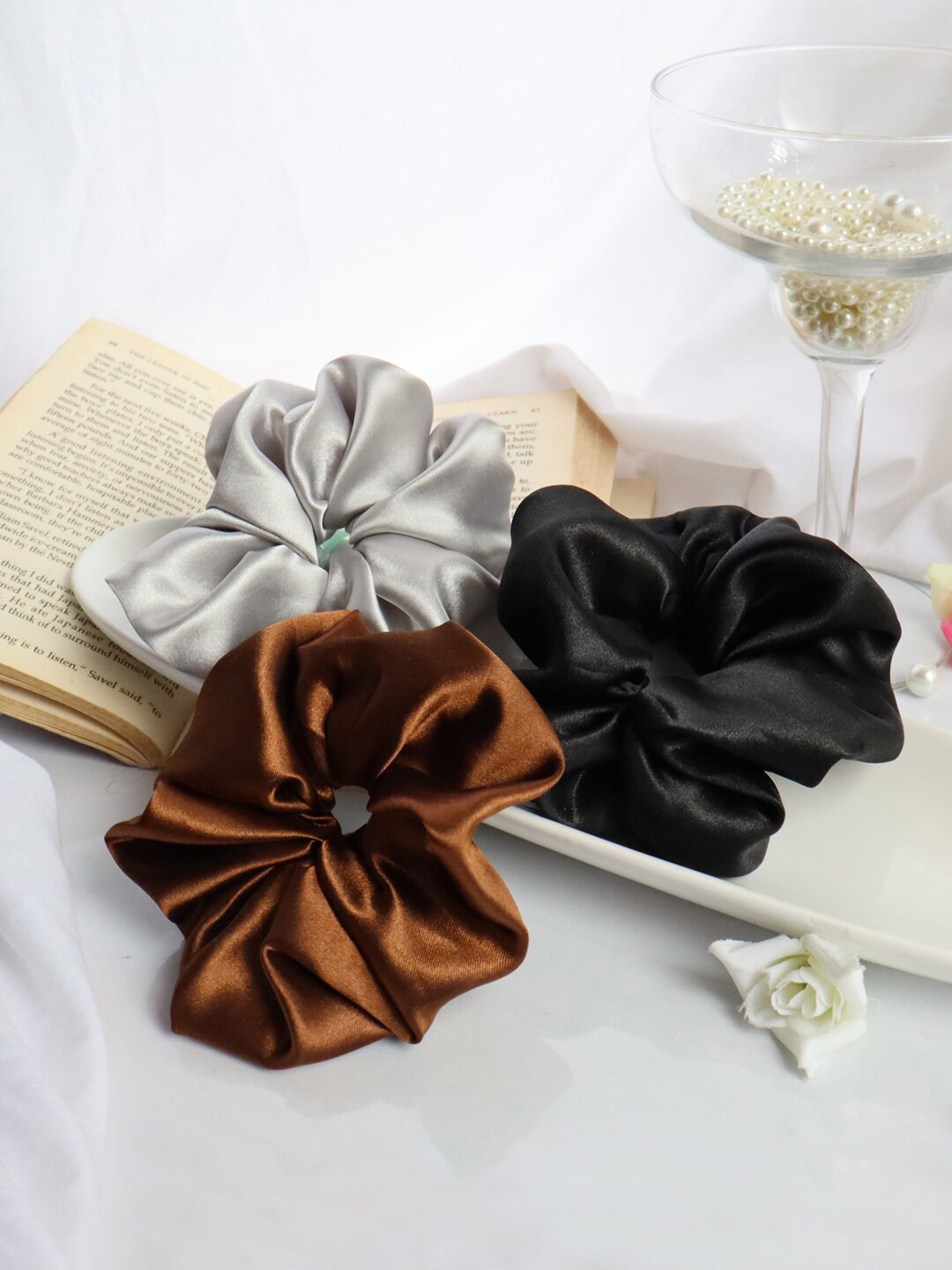 

Soho Boho Studio Women Black & Brown Set of 3 Ponytail Holders
