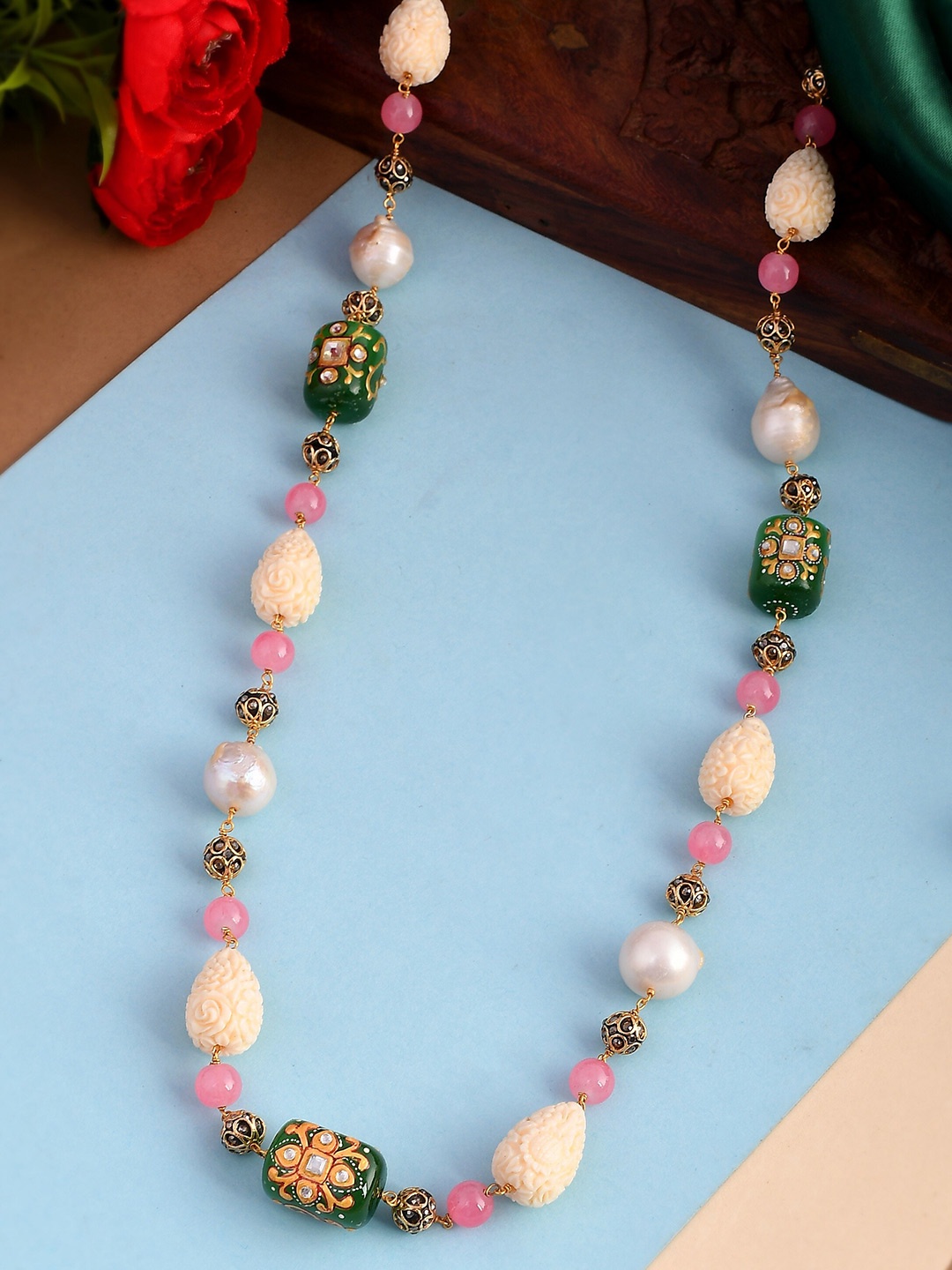

DASTOOR Cream-Coloured & Pink Brass Gold-Plated Necklace