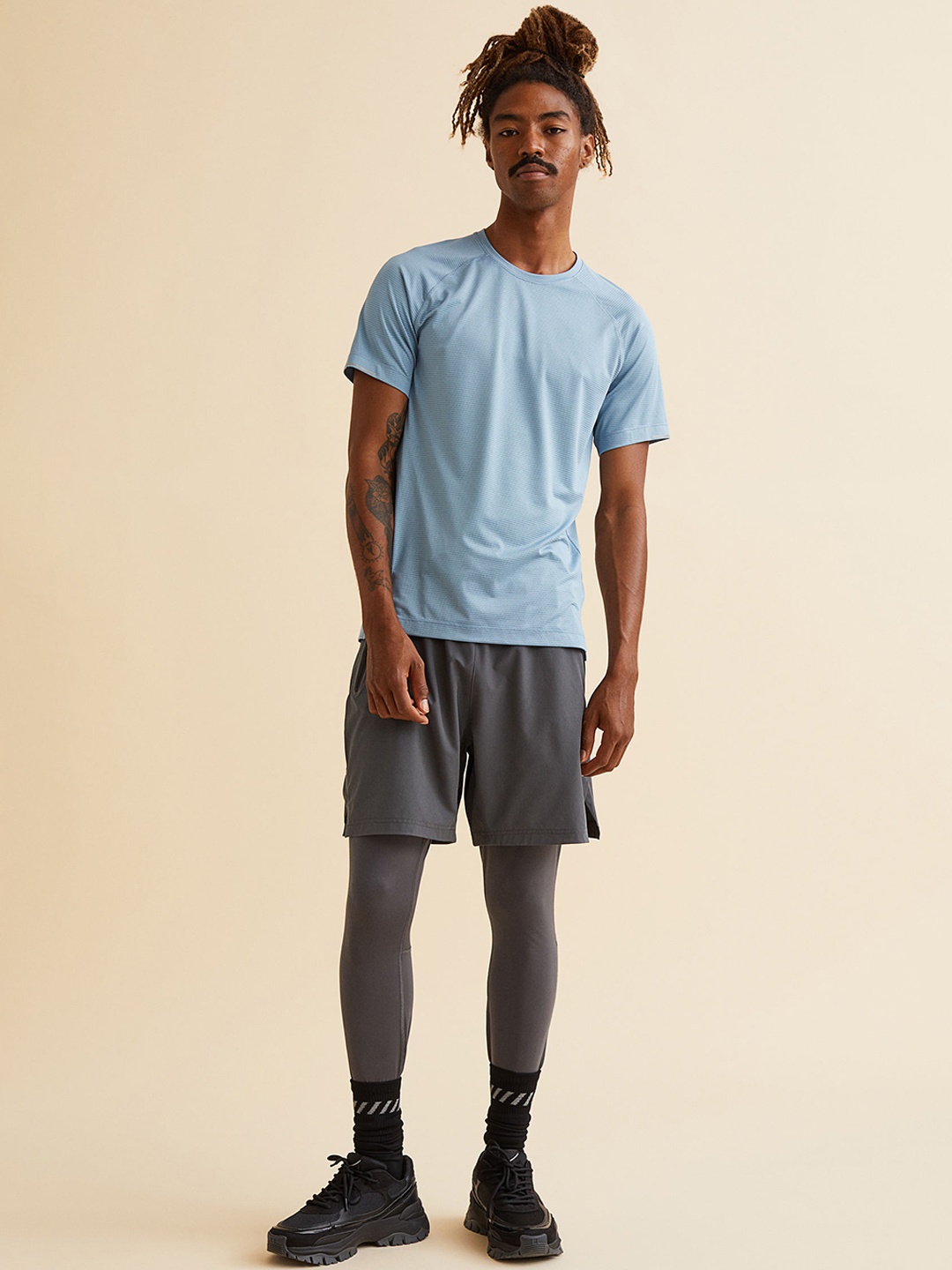 

H&M Men Grey Solid Sports Tights