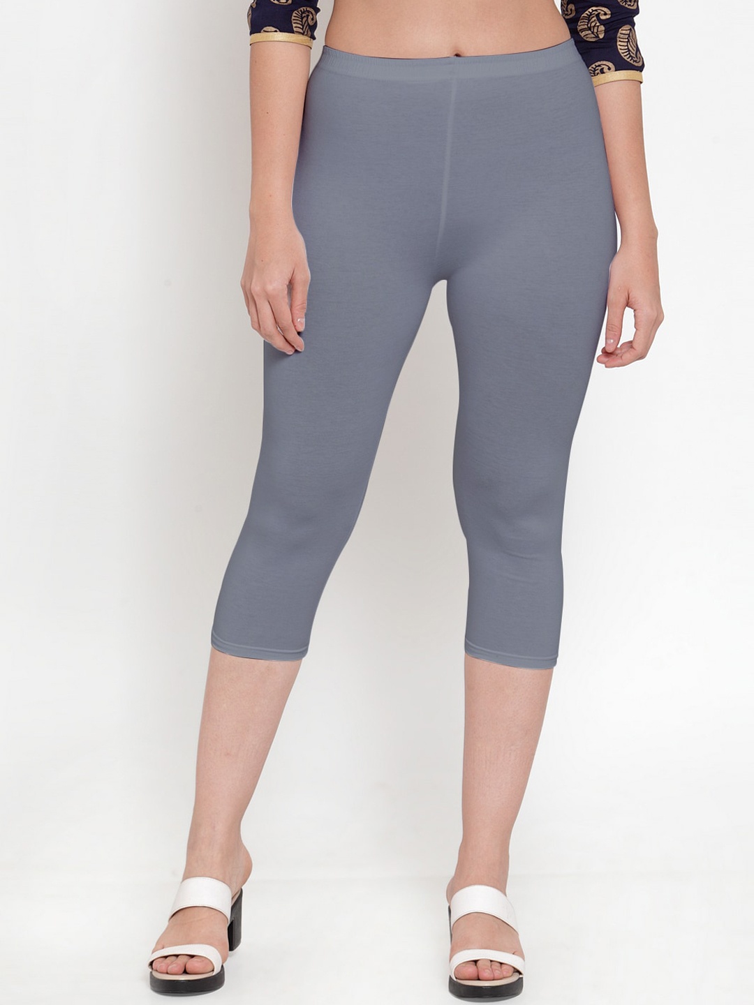 

GRACIT Women Grey Slim fit Cotton Capris