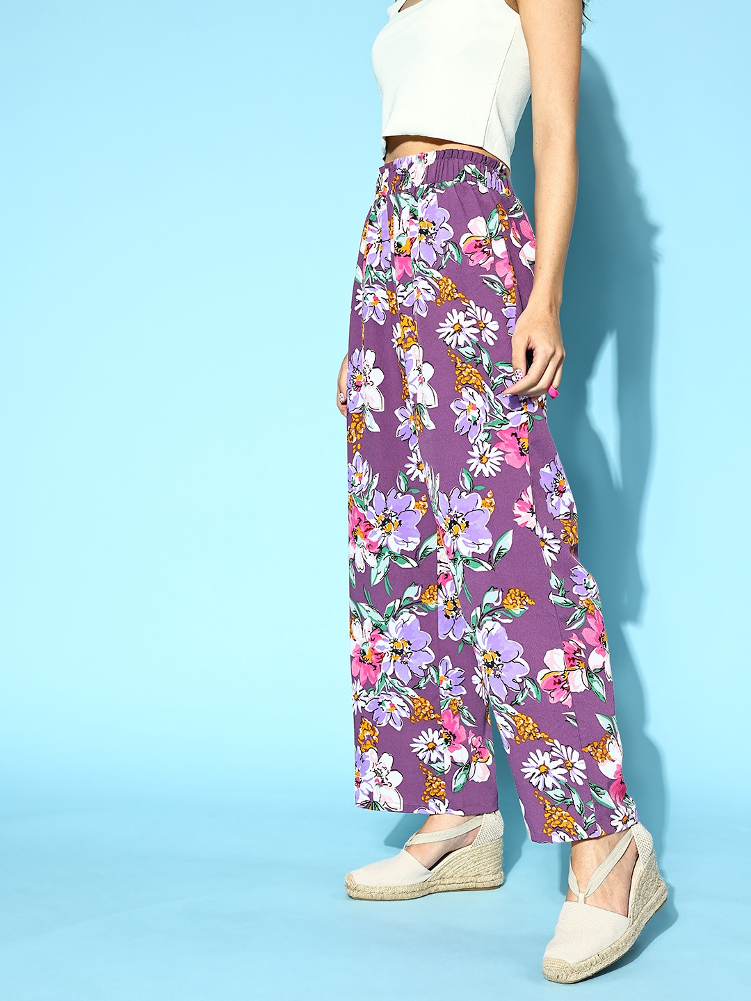 

Berrylush Women Purple Floral Wide Leg Trousers