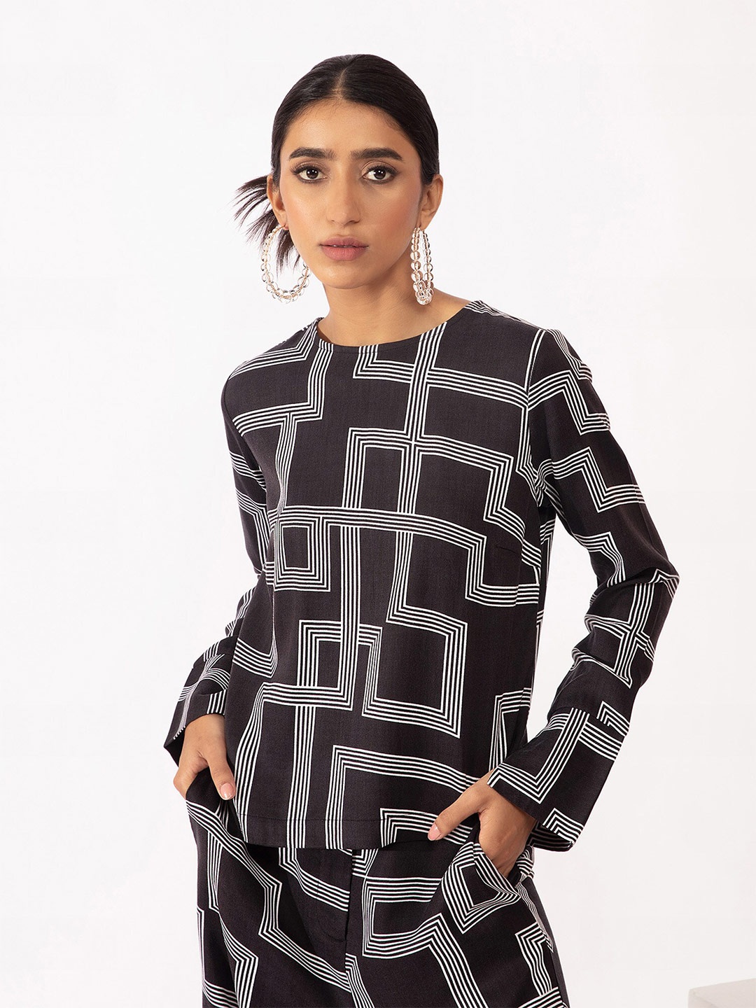 

20Dresses Women Black & White Geometric Print Top