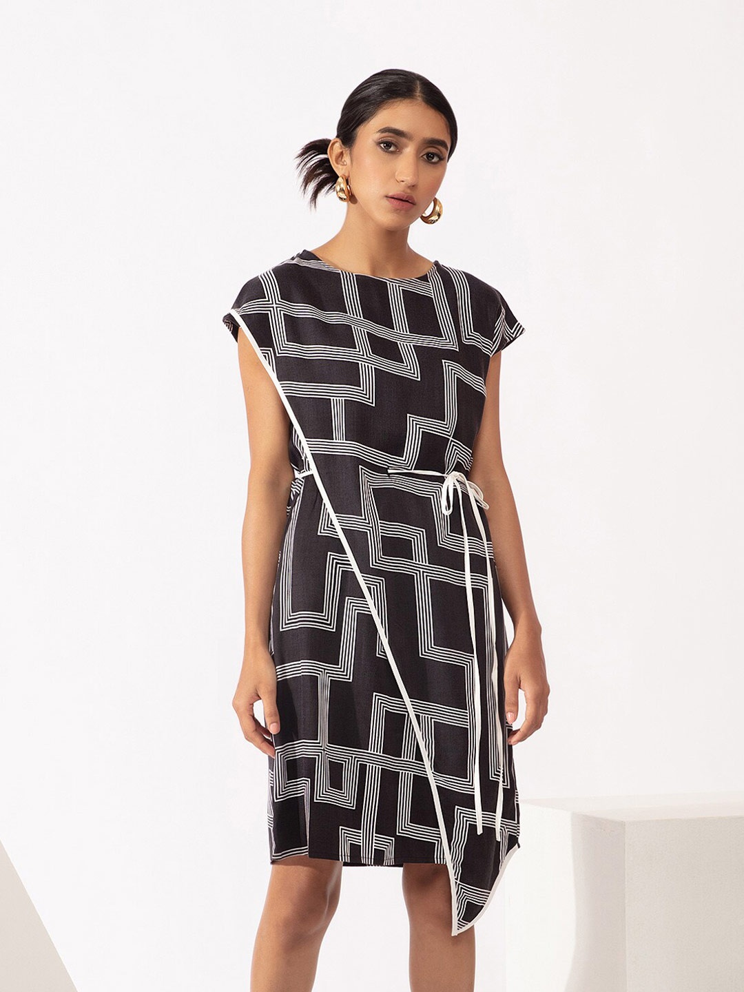 

20Dresses Women Black & White Sheath Dress
