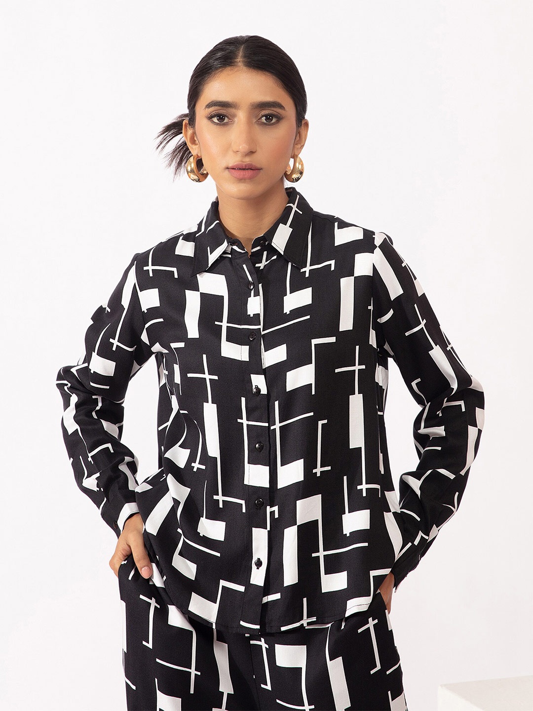 

20Dresses Women Black and White Geometric Printed Casual Shirt