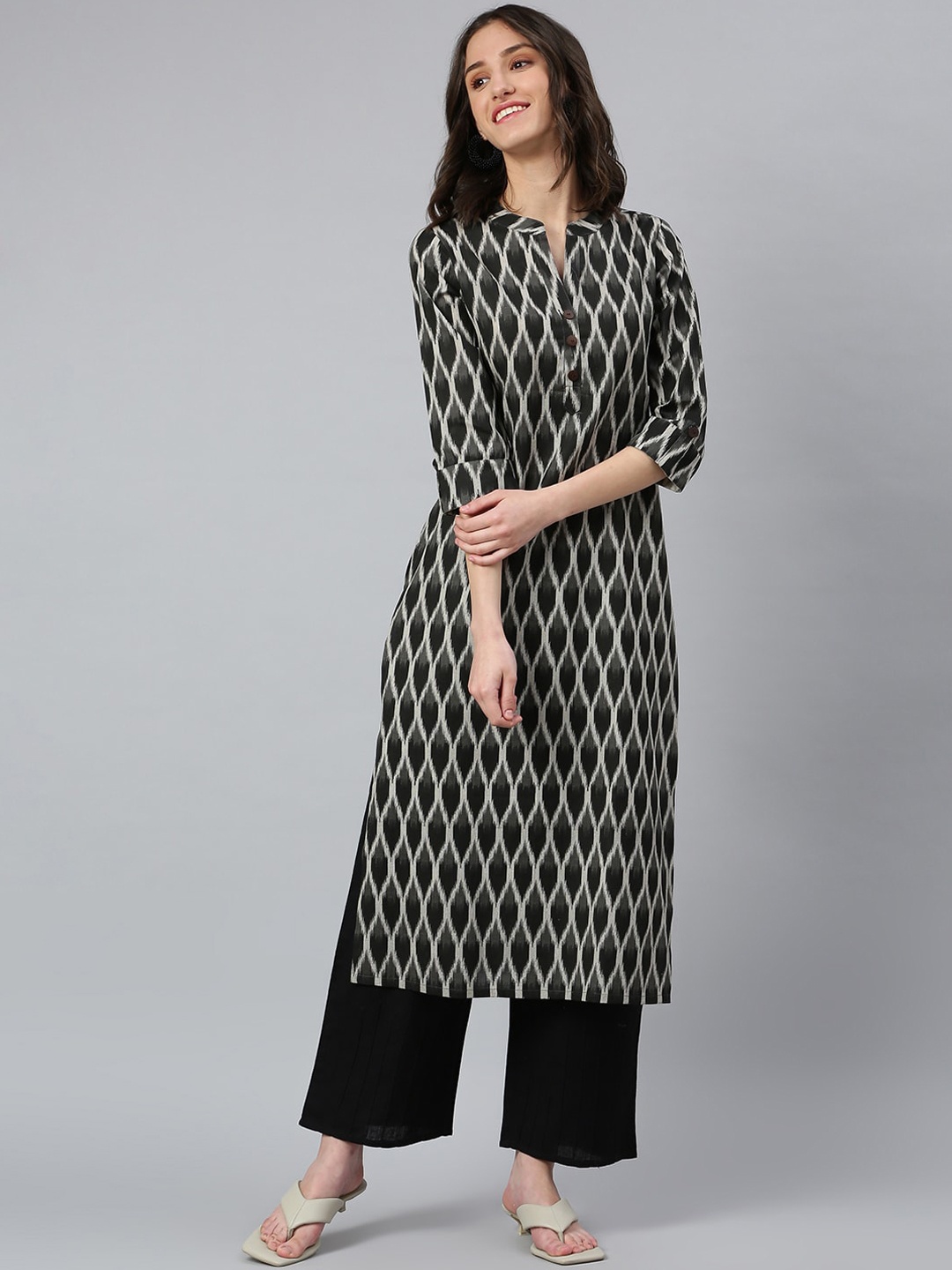 

Idalia Women Black & Grey Geometric Printed Kurta