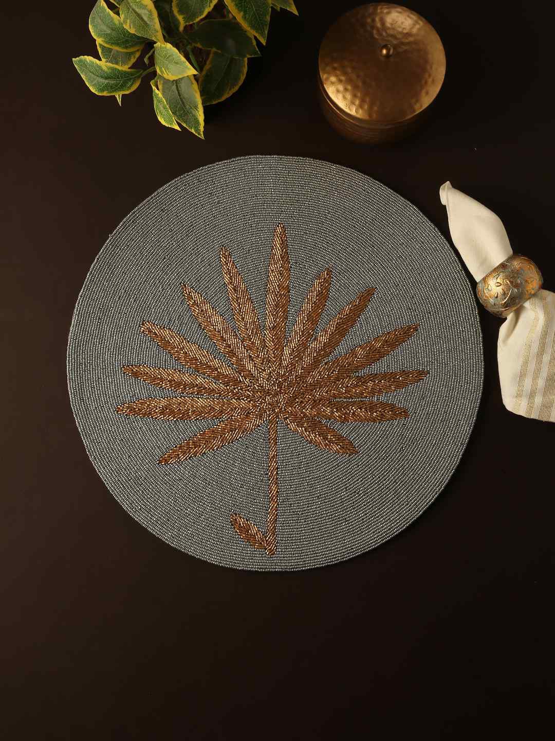 

Amoliconcepts Grey Beaded Table Placemats